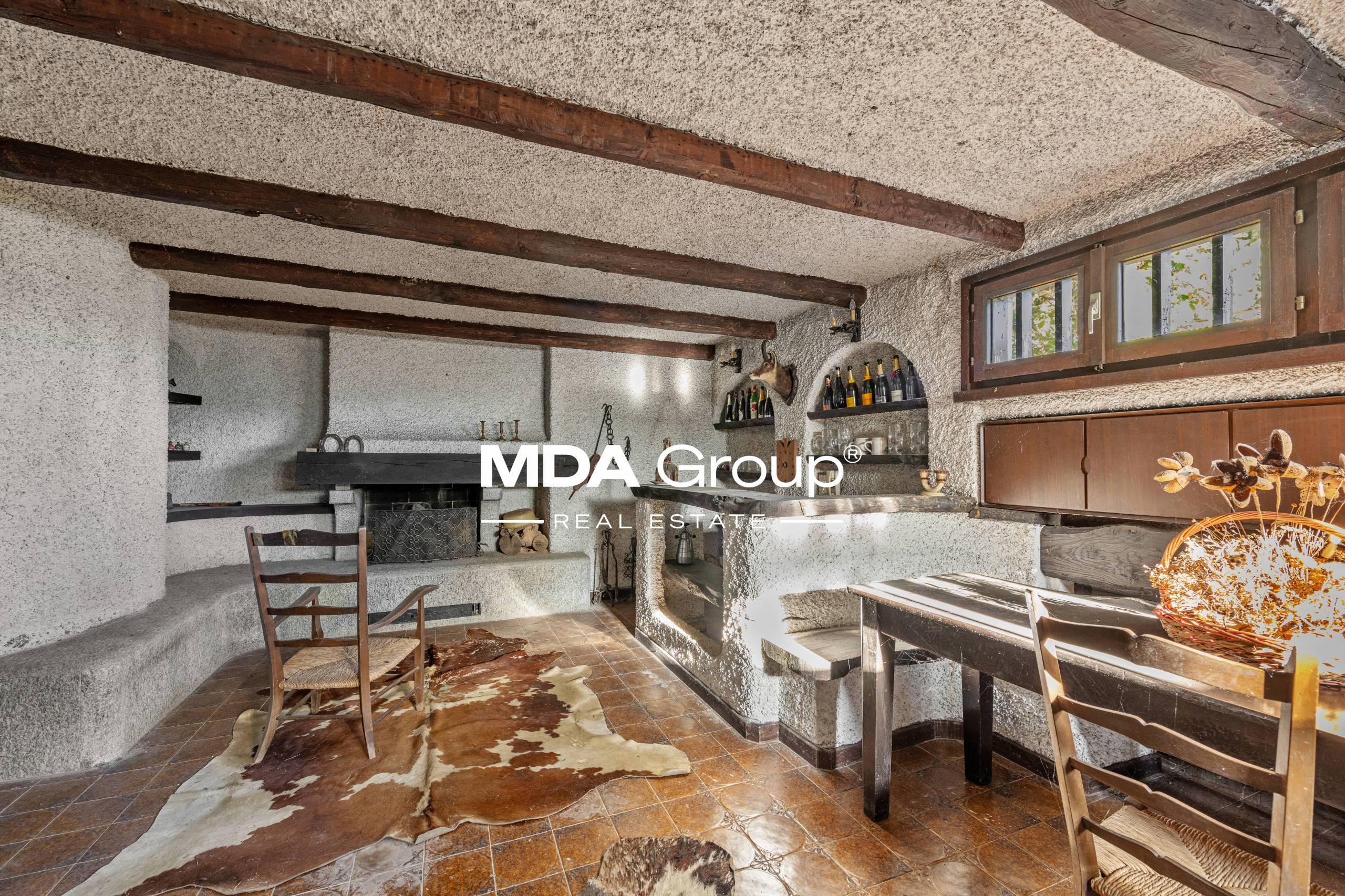 VILLA PANORAMICA ANNI ’70 DA RINNOVARE NEL VERDE