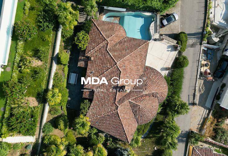 EXCLUSIVE RESIDENCE WITH LAKE VIEW AND PRIVATE DOCK