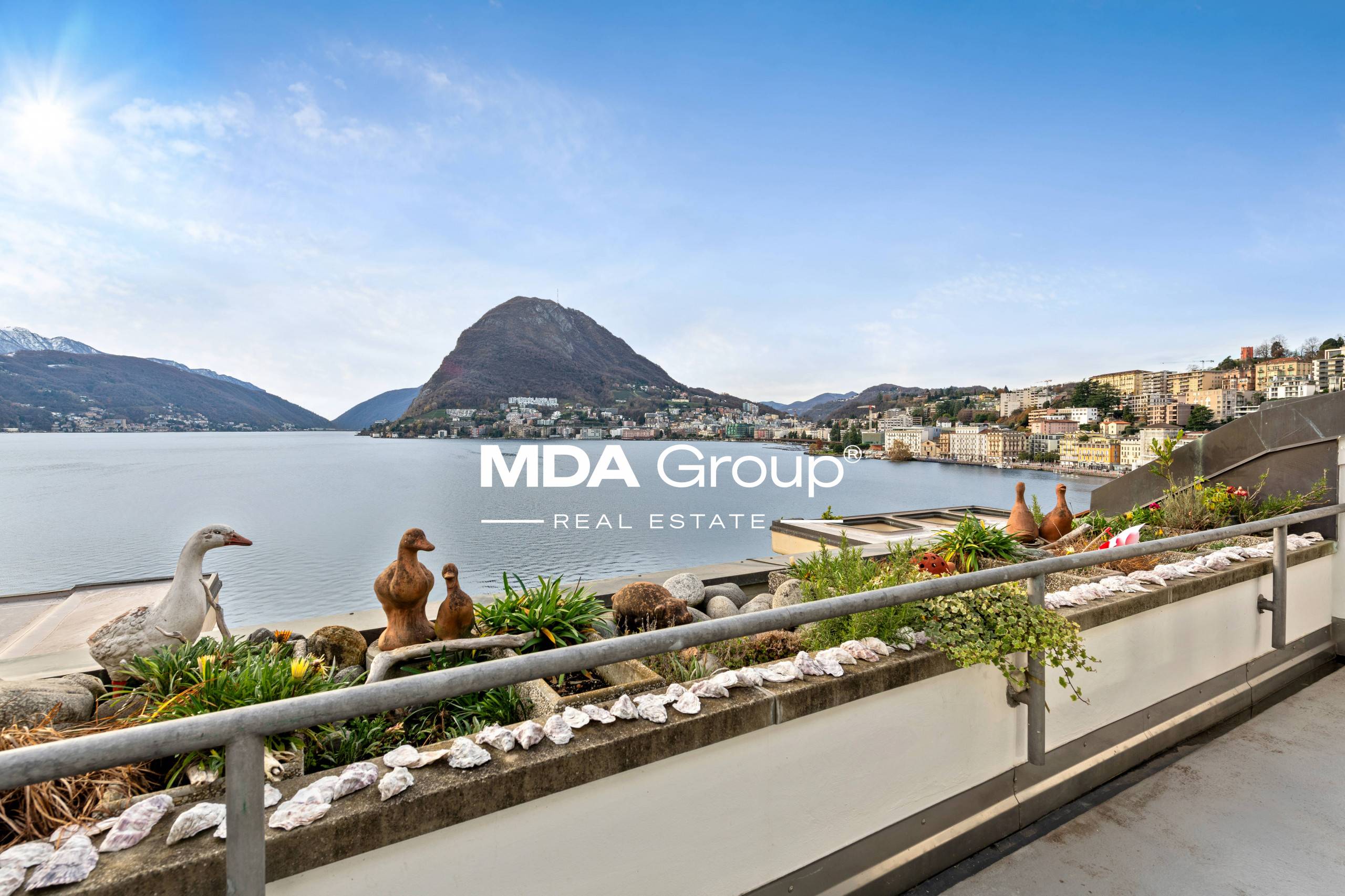 GORGEOUS LAKE VIEW - PEDESTRIAN AREA