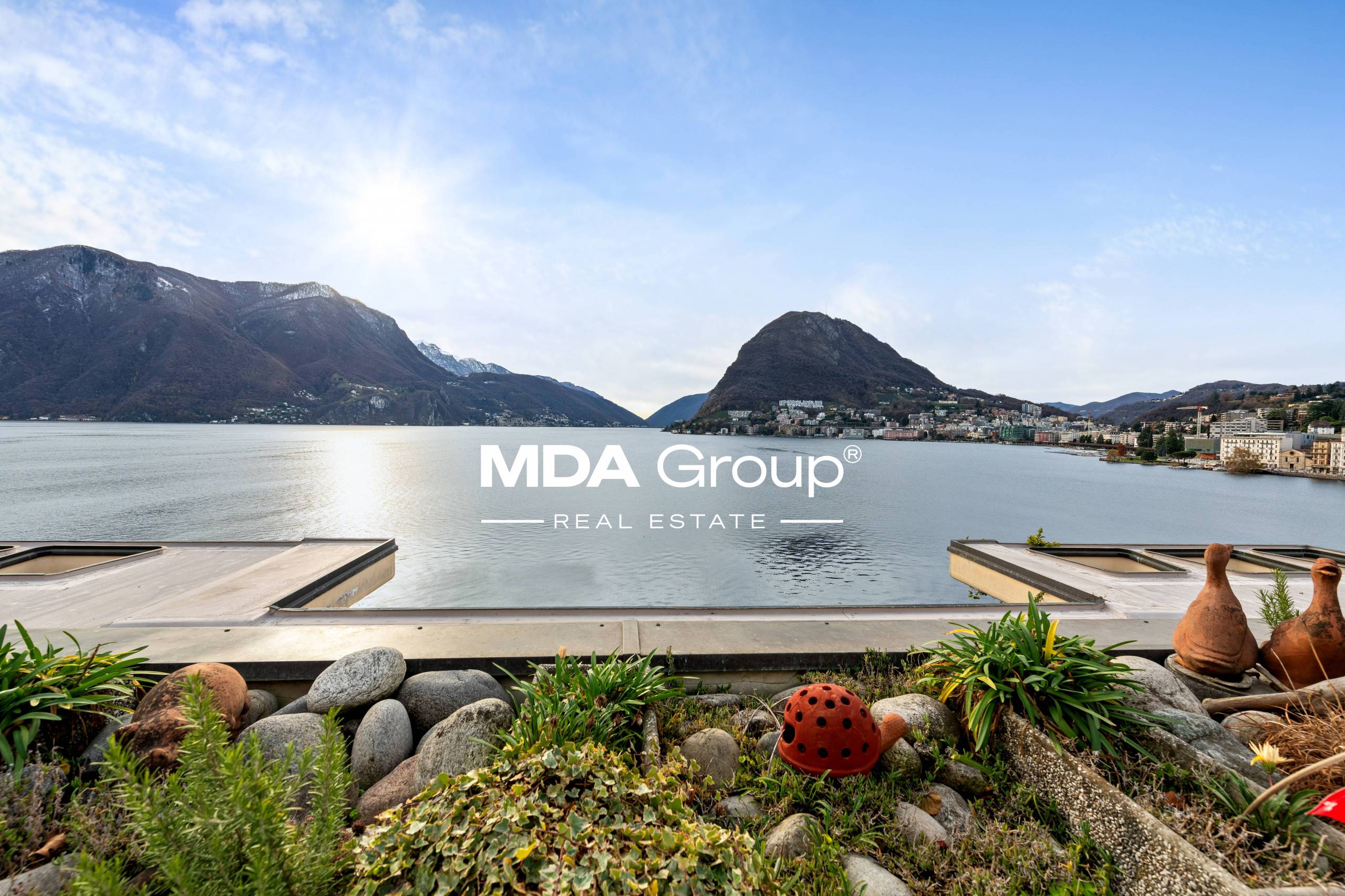 GORGEOUS LAKE VIEW - PEDESTRIAN AREA