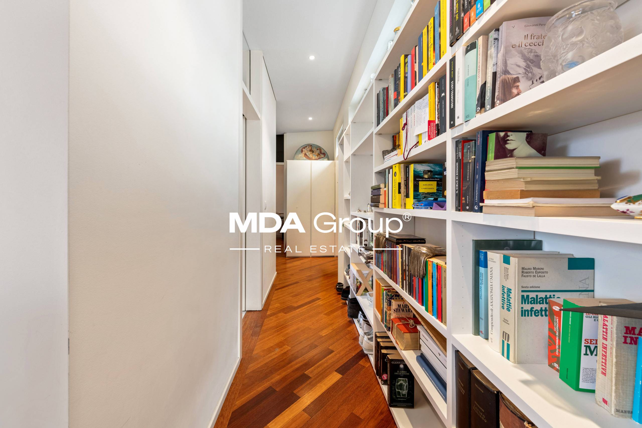 GORGEOUS LAKE VIEW - PEDESTRIAN AREA