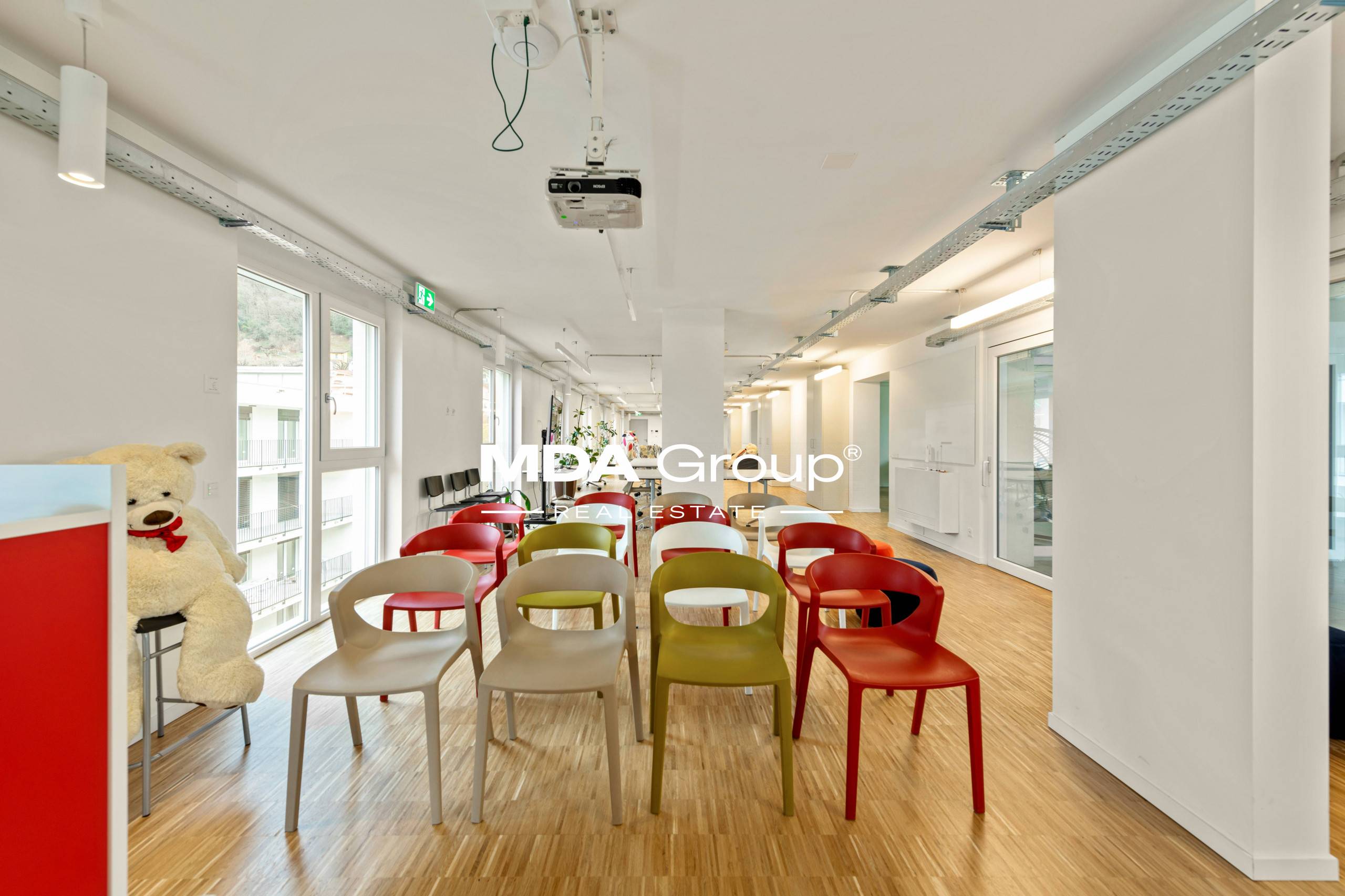PENTHOUSE & BUSINESS