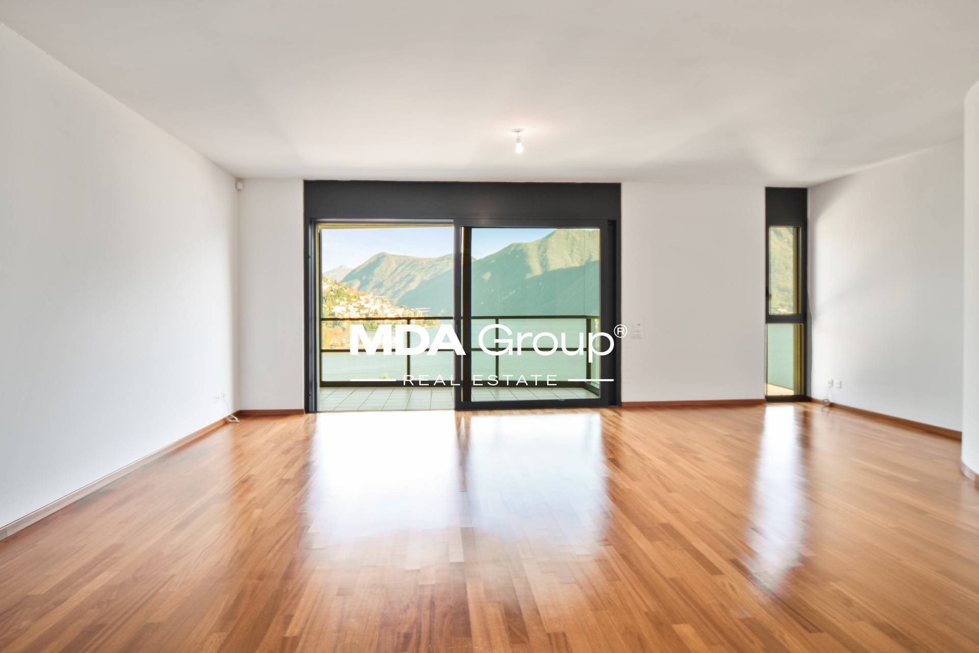 LUXURY AND LAKE VIEW