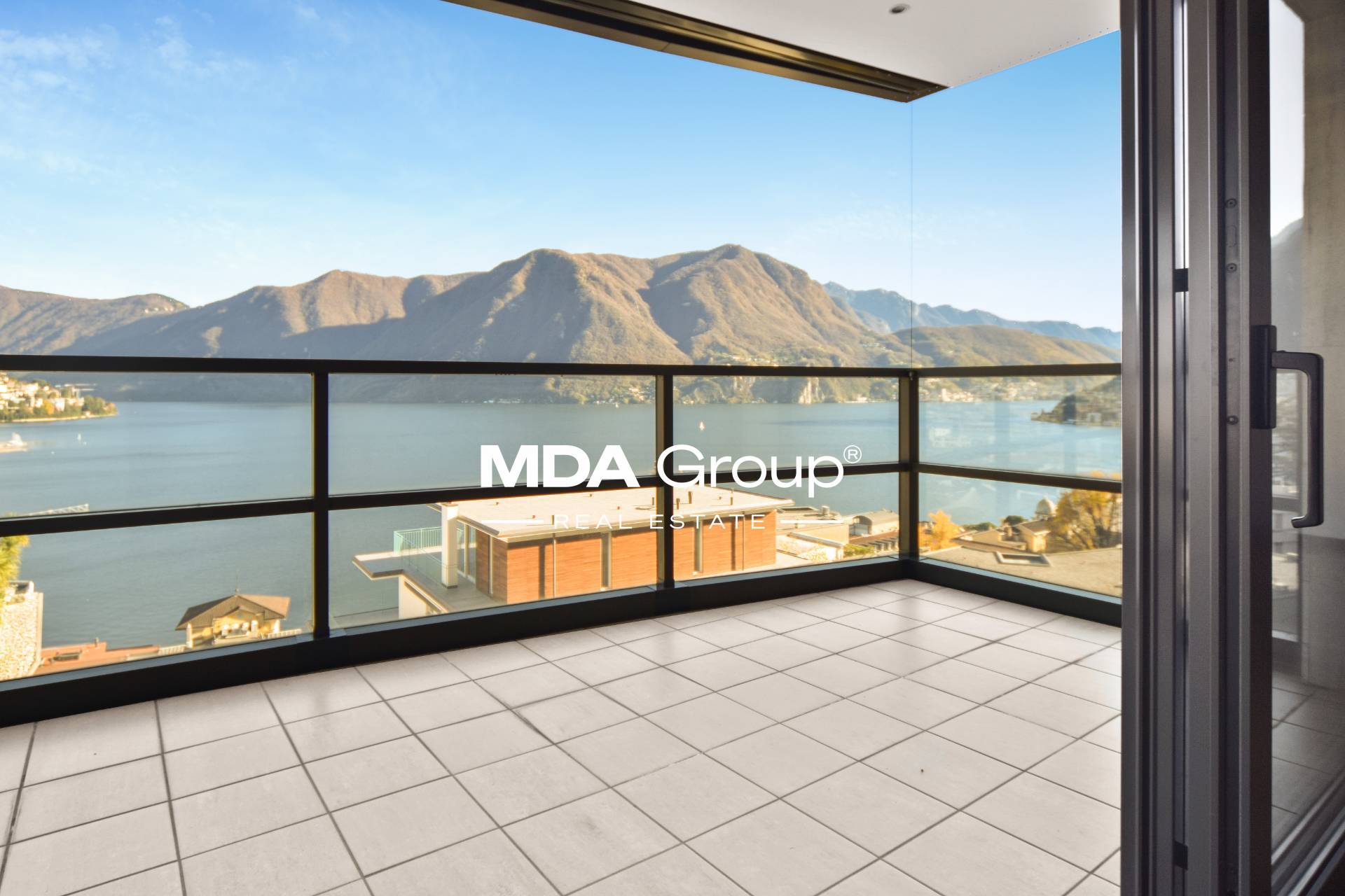 LUXURY AND LAKE VIEW