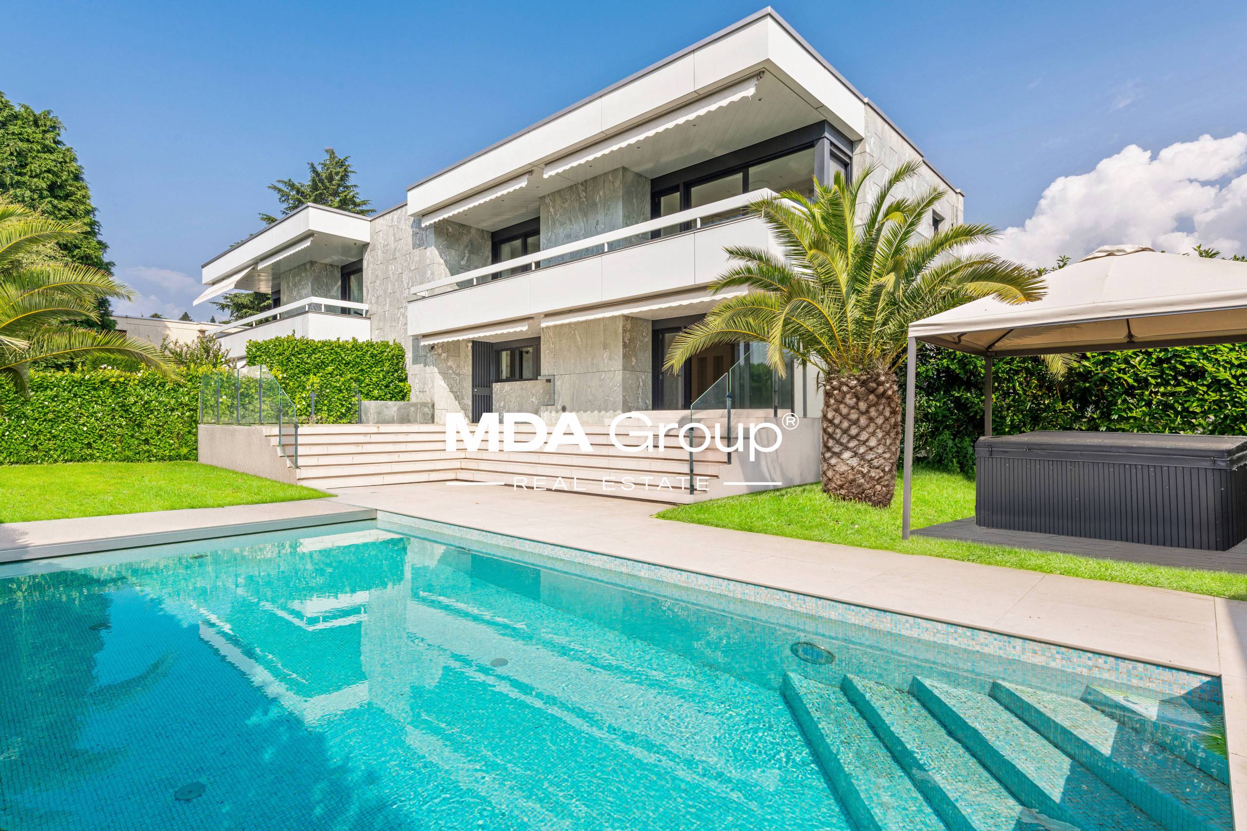 VILLA CON PISCINA E DEPENDANCE
