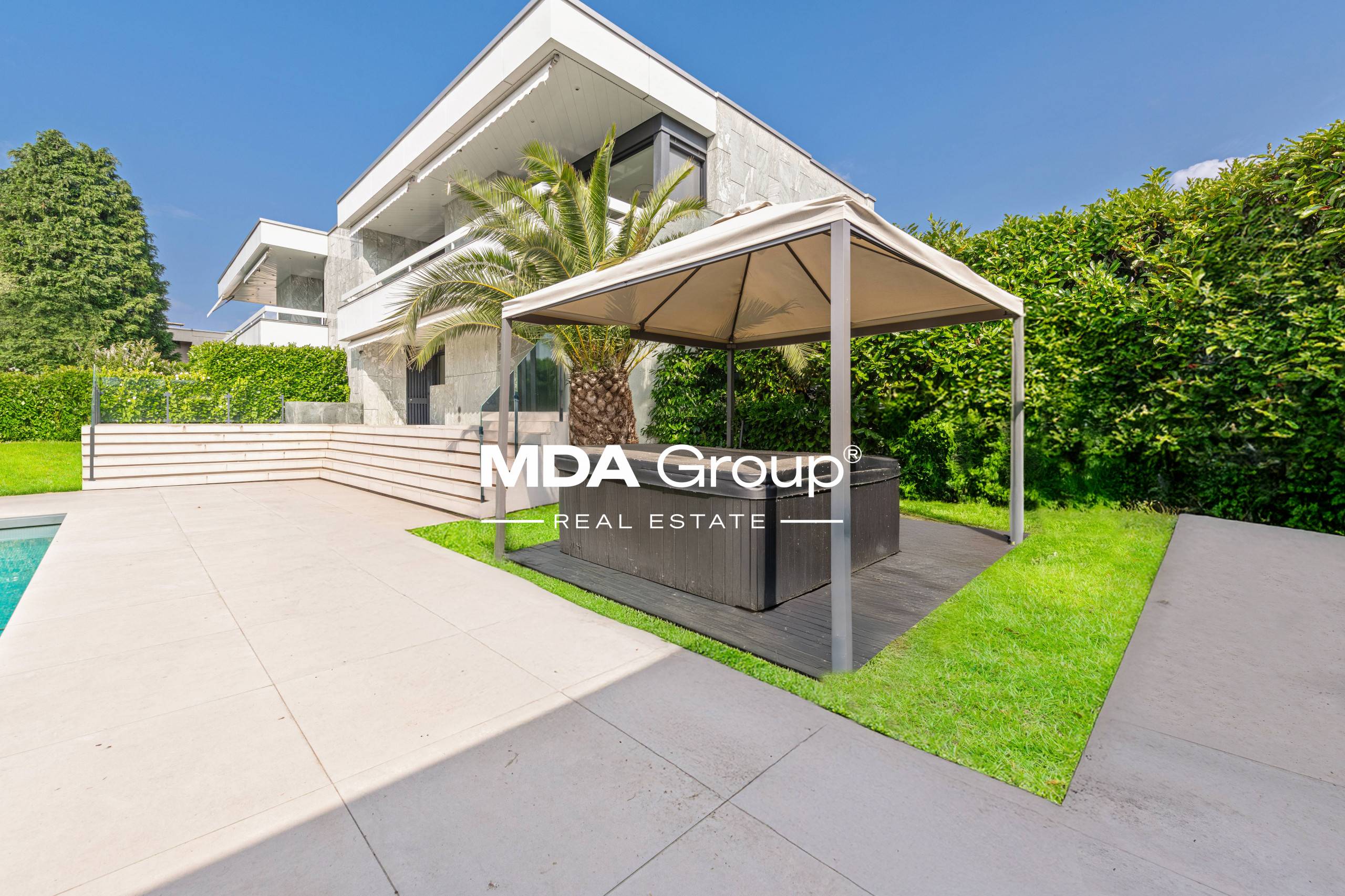 VILLA CON PISCINA E DEPENDANCE