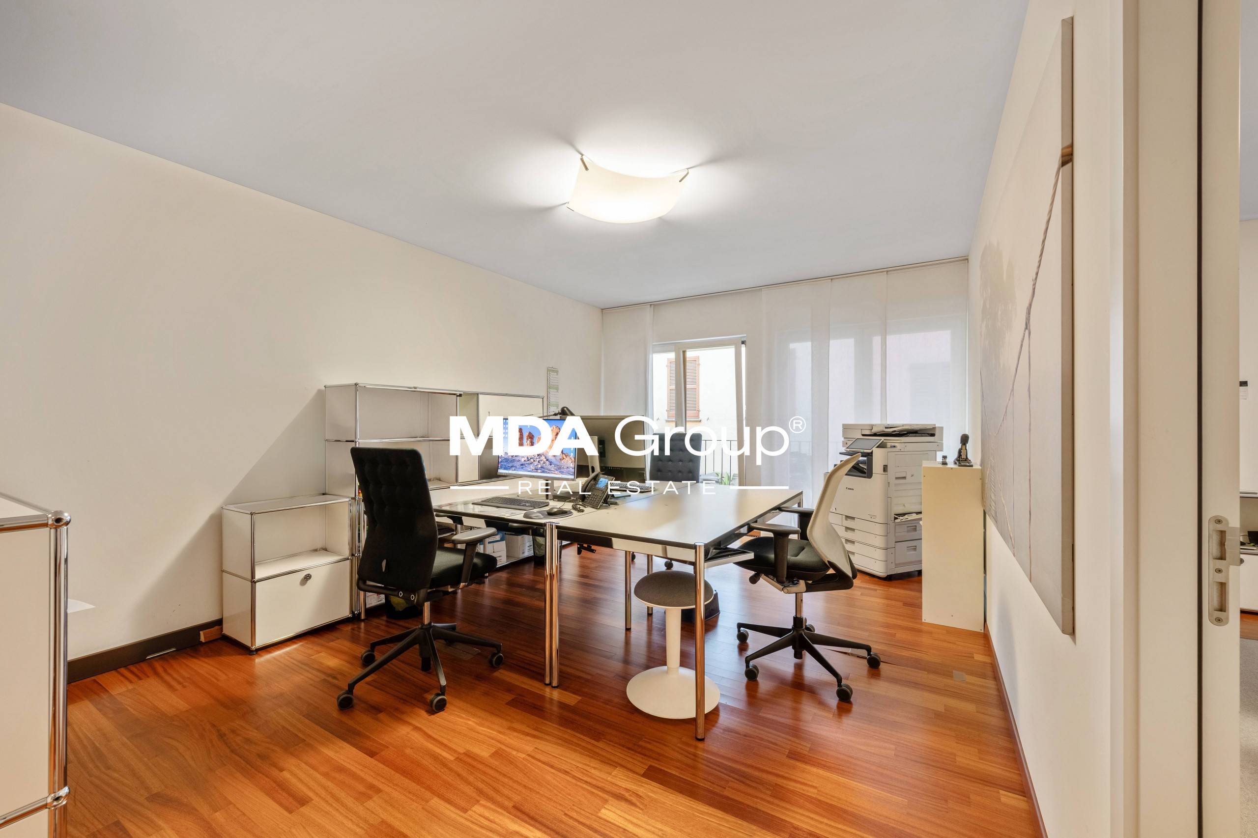 UFFICIO IN CENTRO CITTÀ CON VISTA SUL LAGO