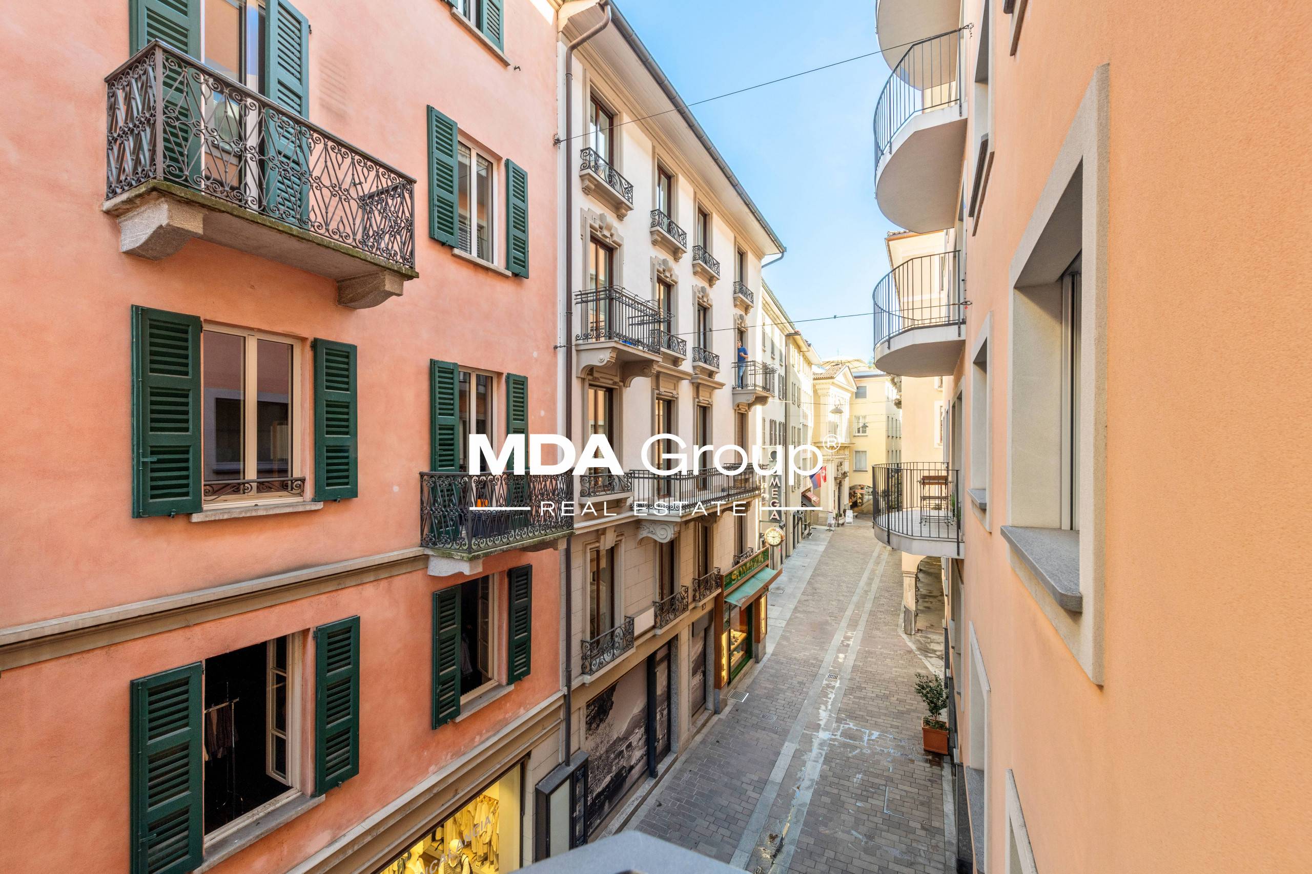 UFFICIO IN CENTRO CITTÀ CON VISTA SUL LAGO