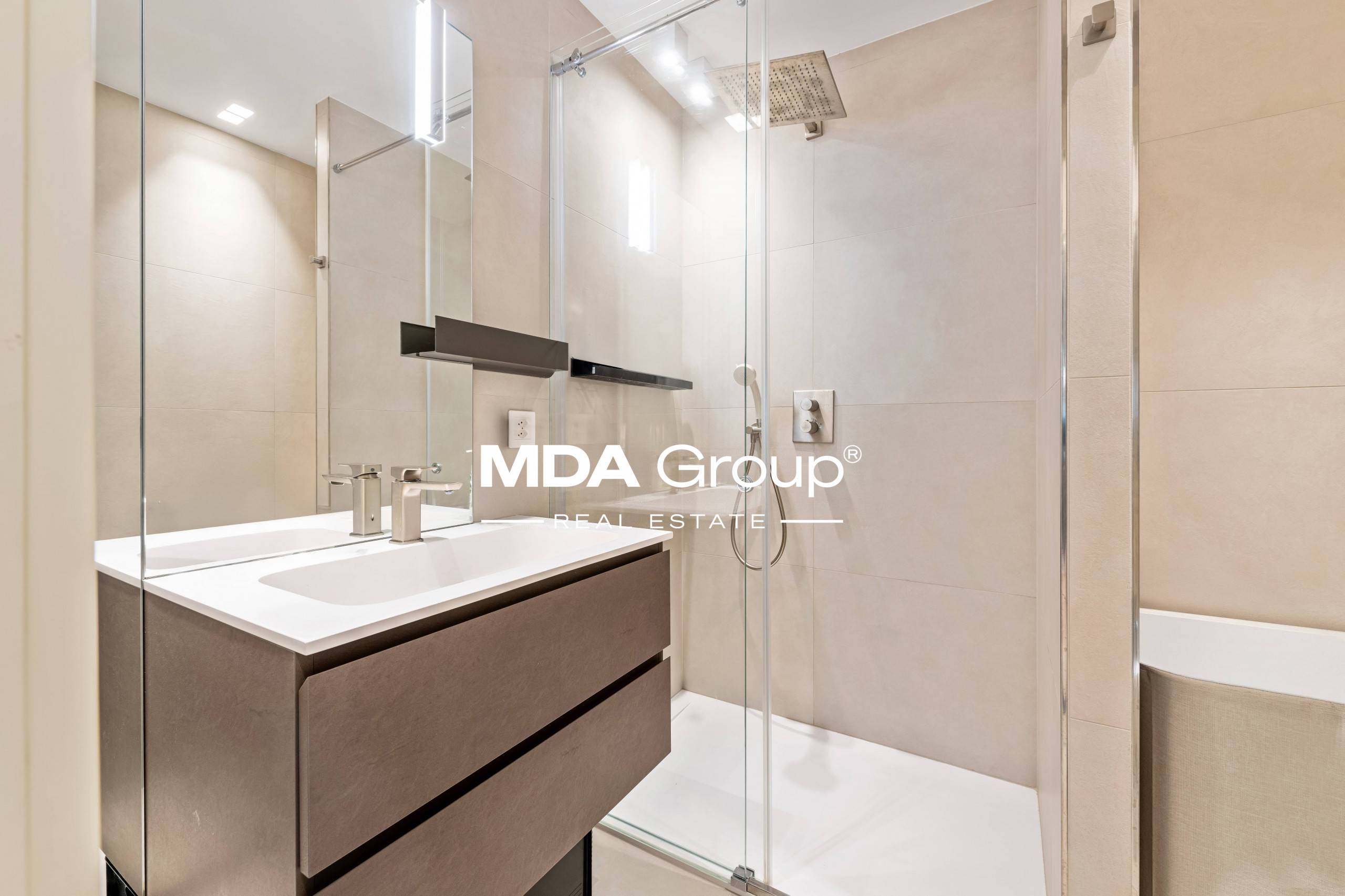 ESSENTIAL DESIGN. SMART LIVING. CASSARATE.