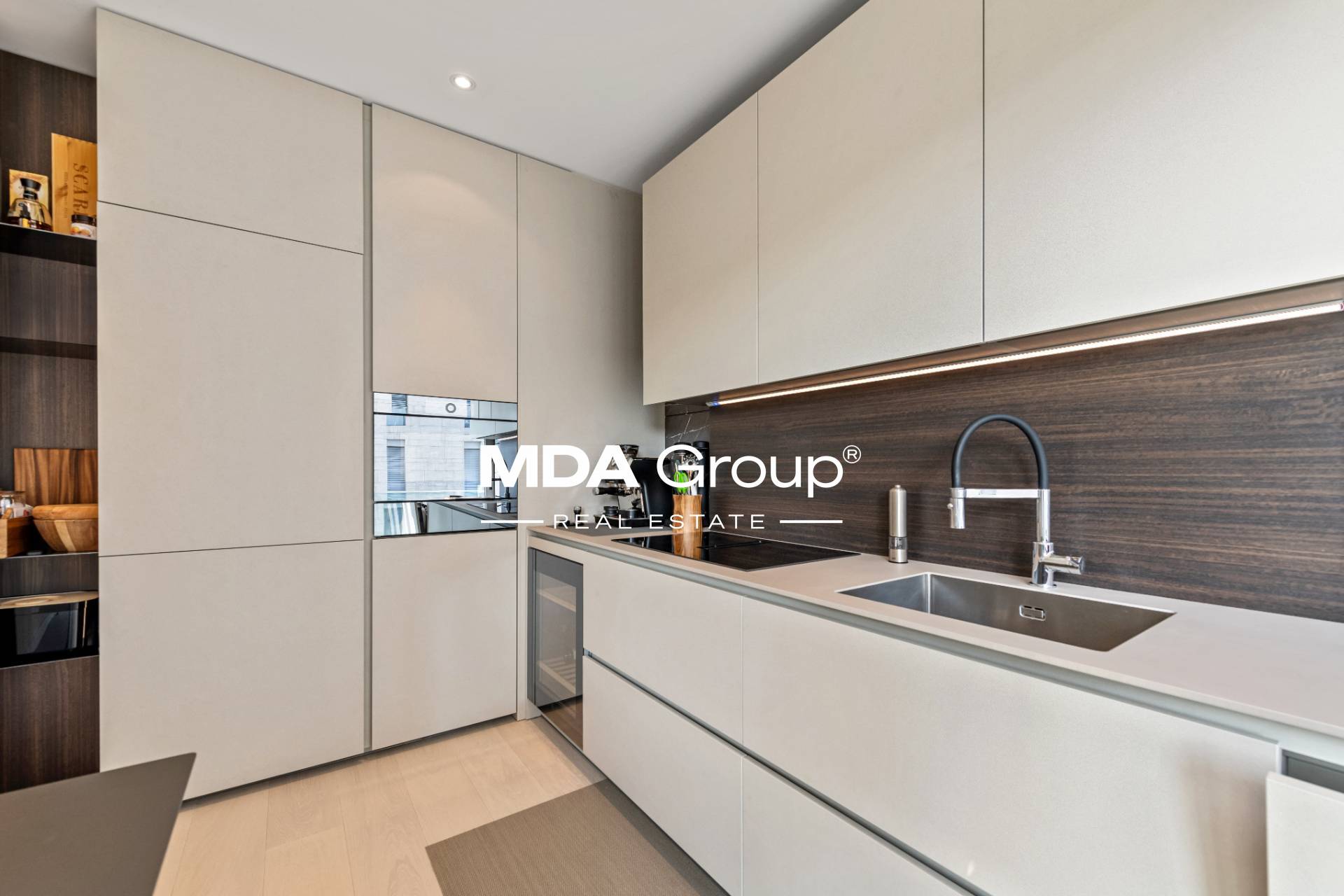 ESSENTIAL DESIGN. SMART LIVING. CASSARATE.