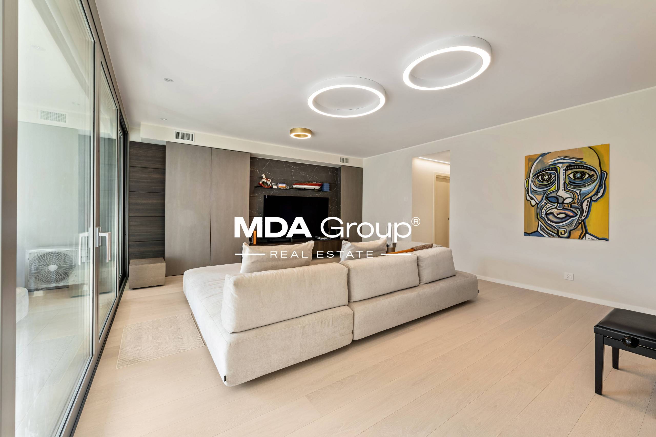 ESSENTIAL DESIGN. SMART LIVING. CASSARATE.