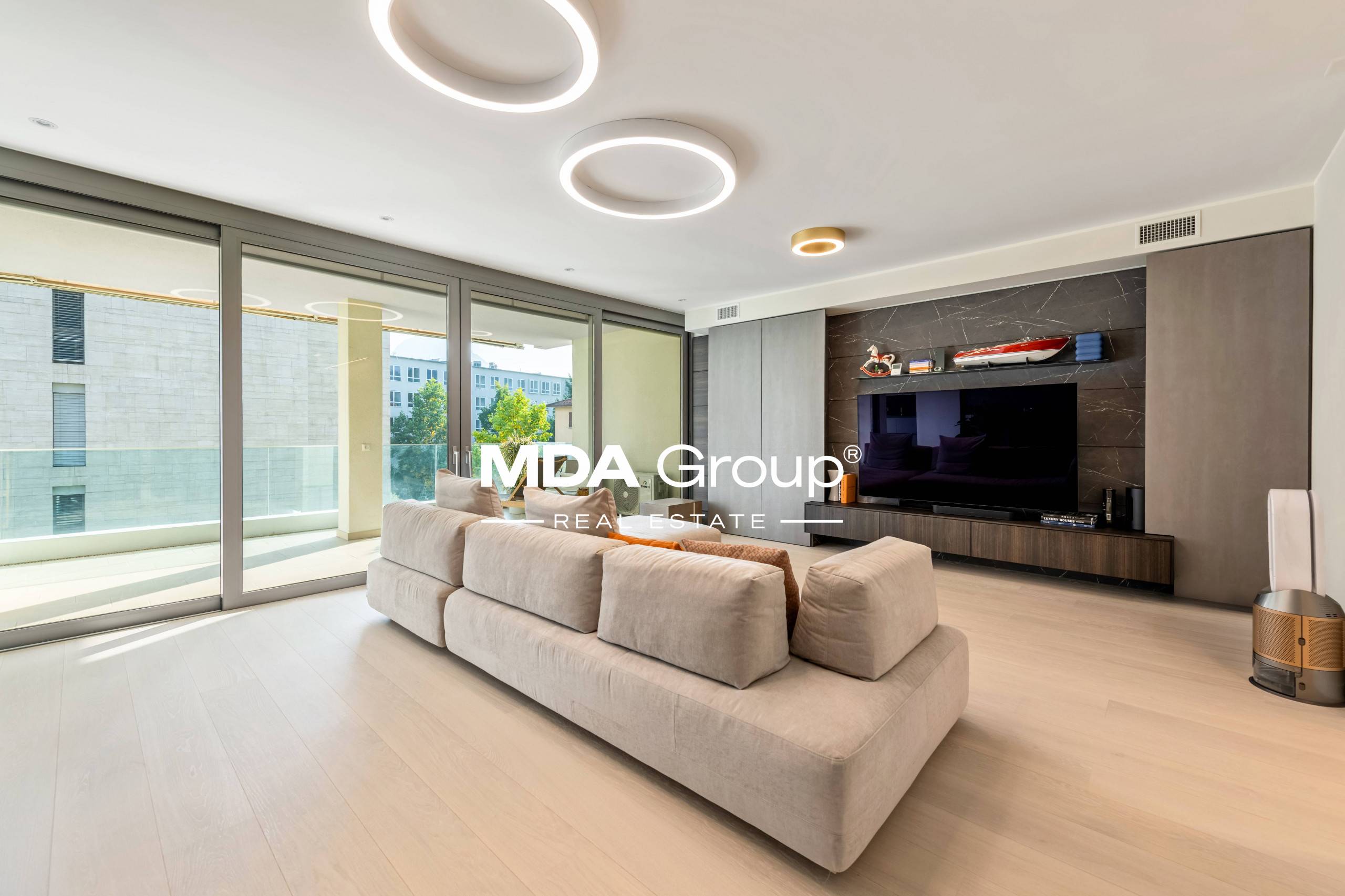 ESSENTIAL DESIGN. SMART LIVING. CASSARATE.