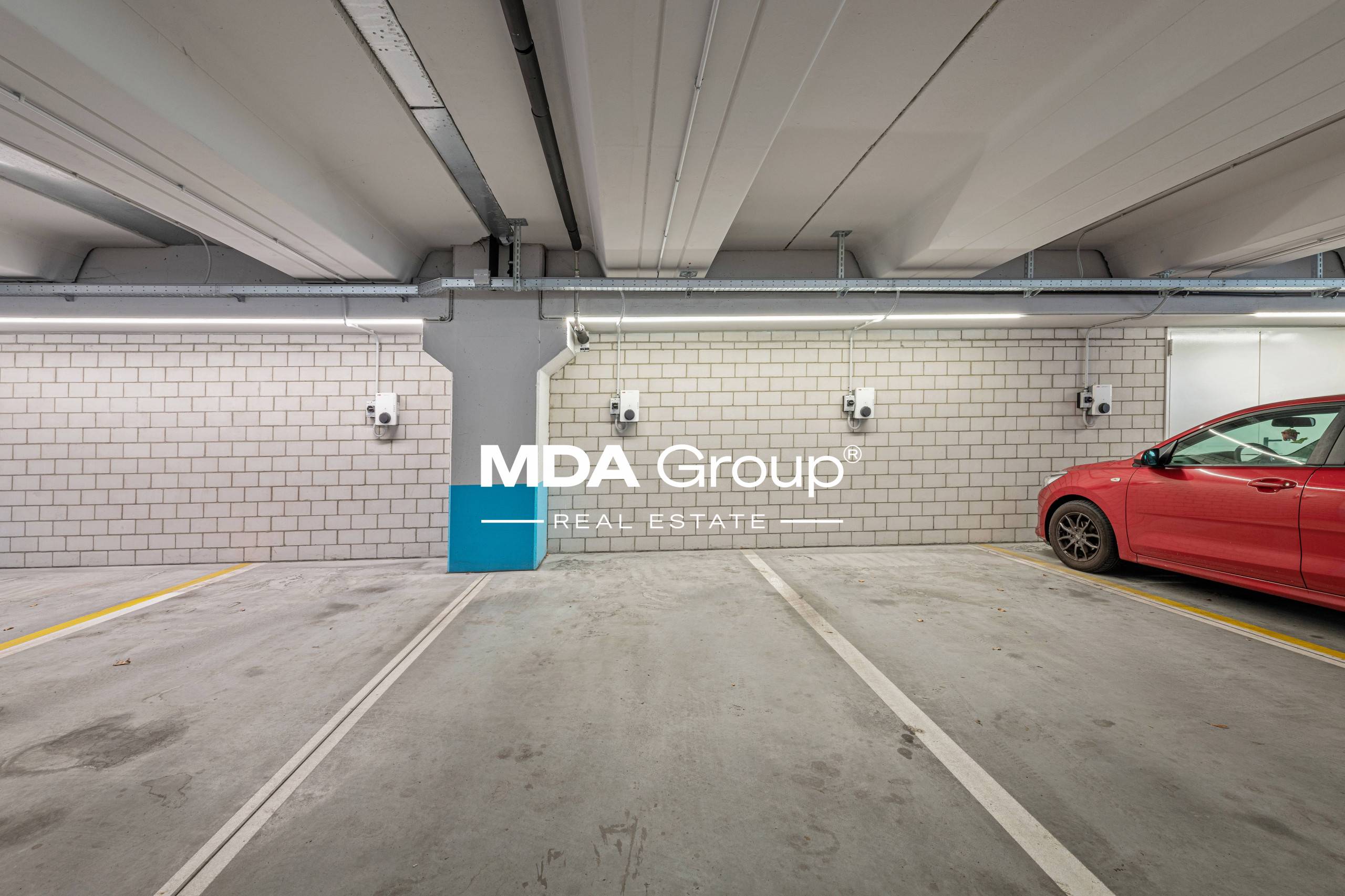 STYLISH OFFICE  IN TOP LOCATION!