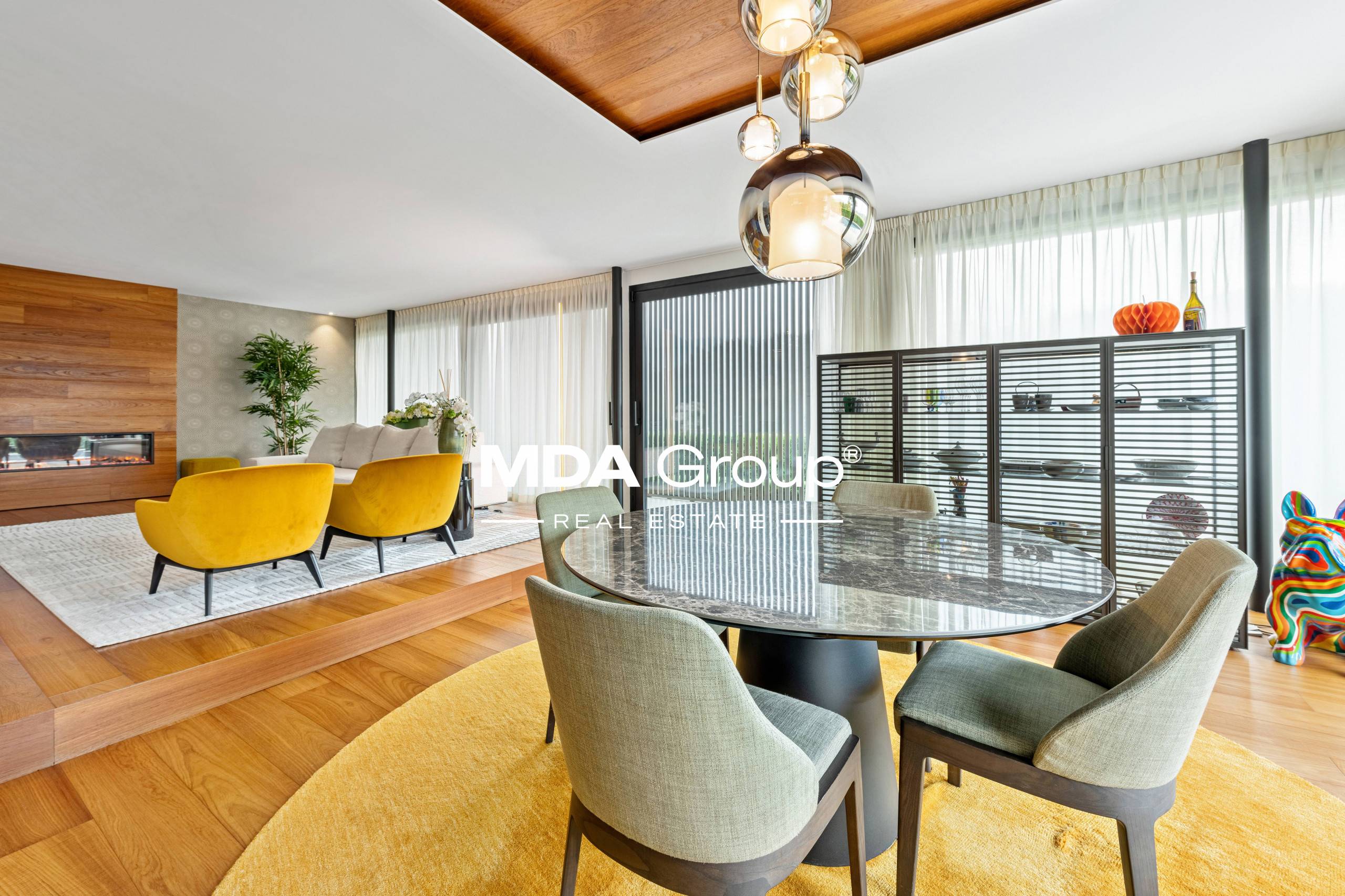 VILLA MODERNA CON PISCINA