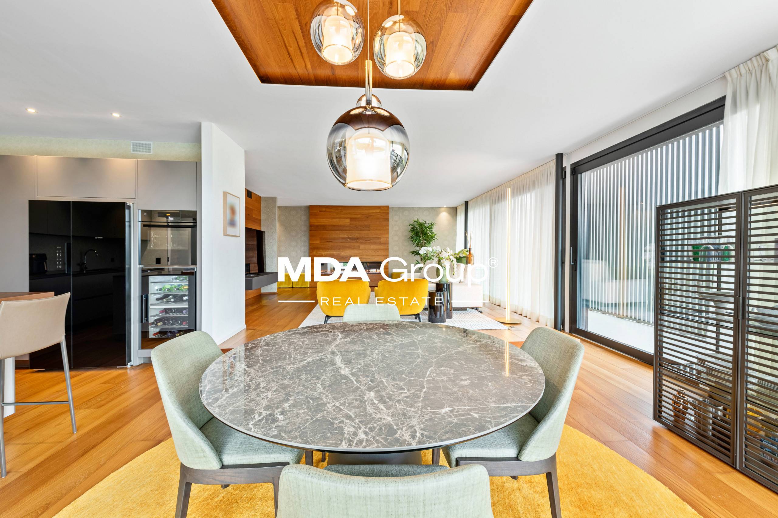 VILLA MODERNA CON PISCINA