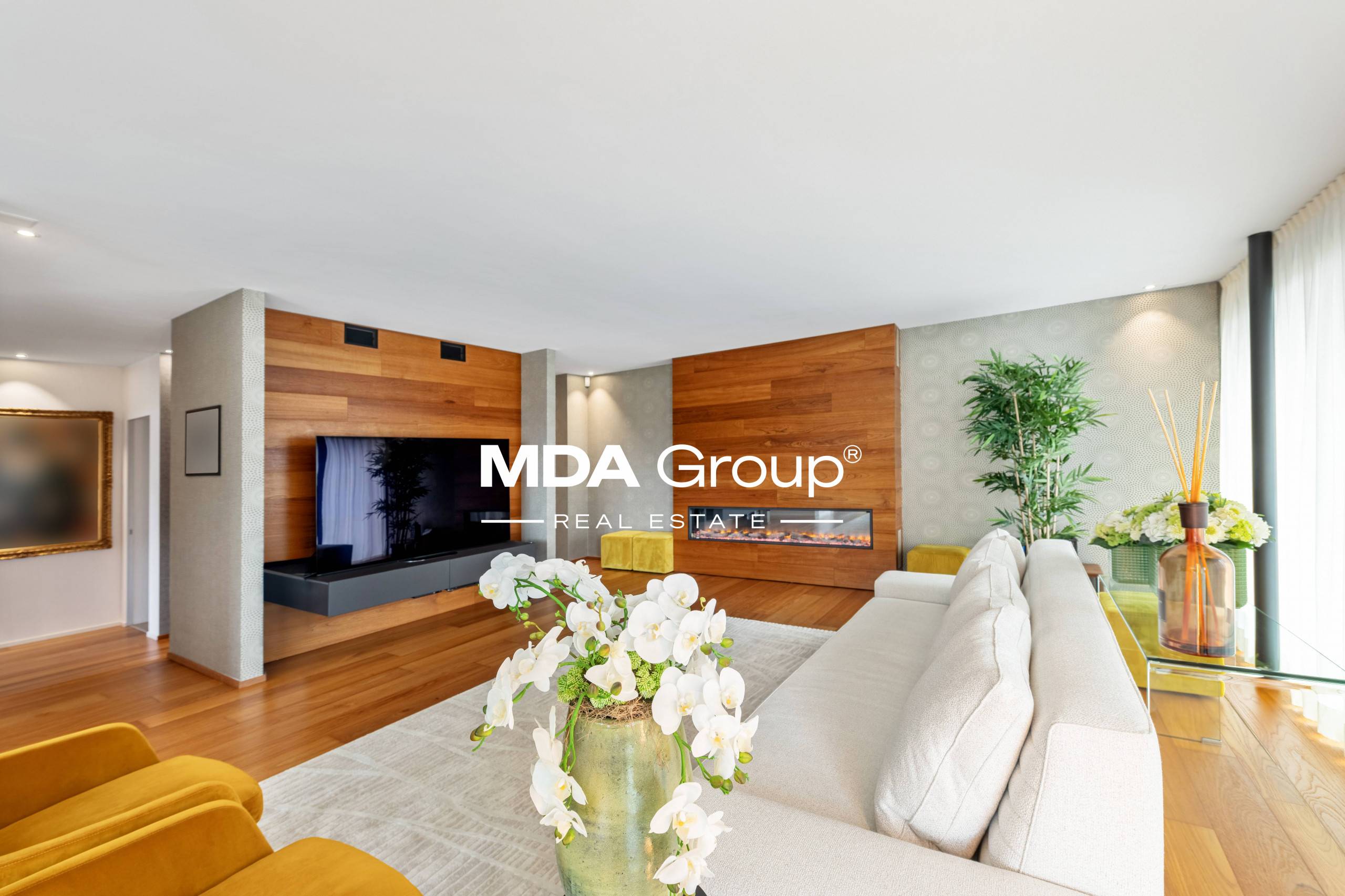 VILLA MODERNA CON PISCINA