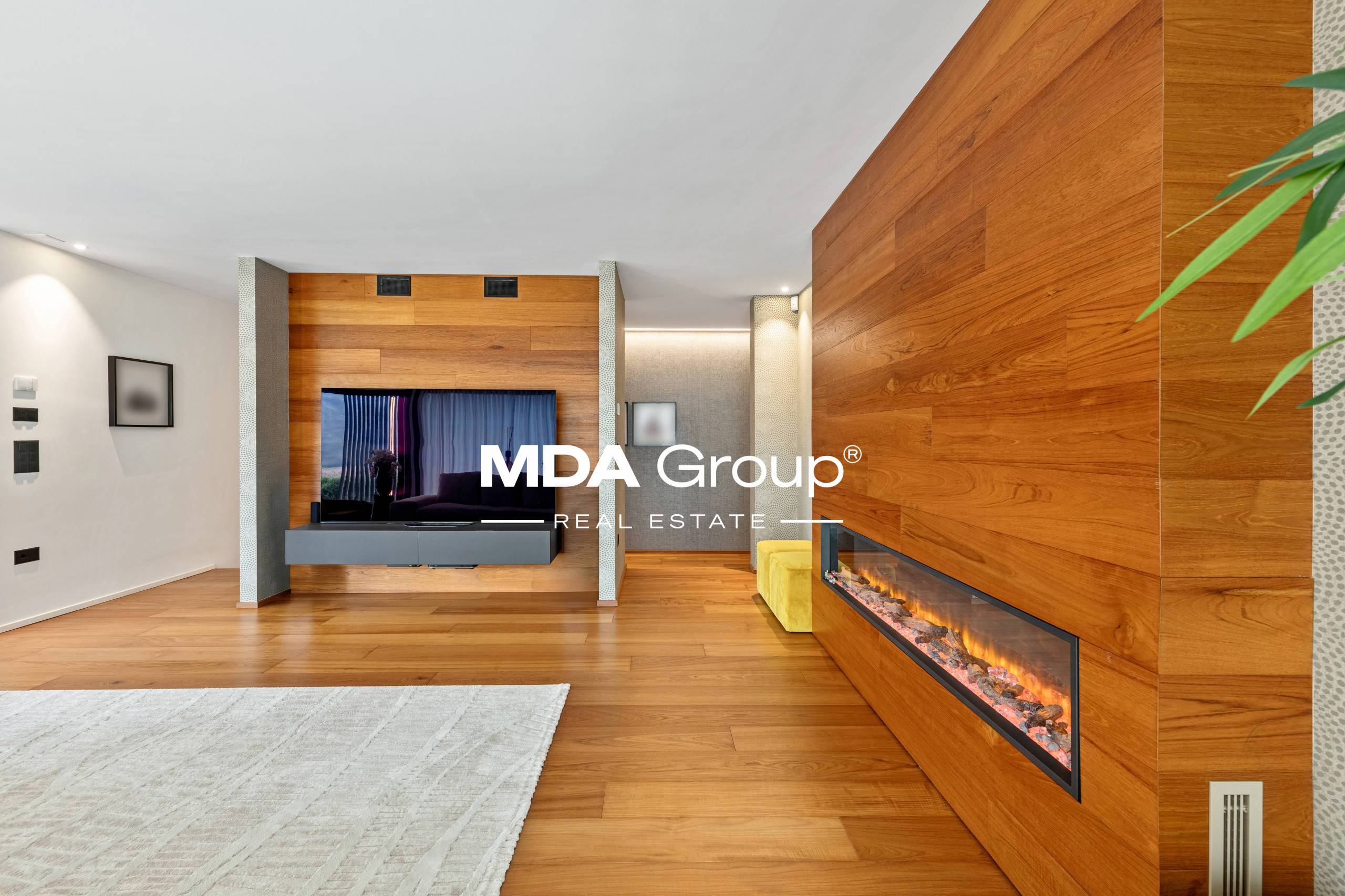 VILLA MODERNA CON PISCINA