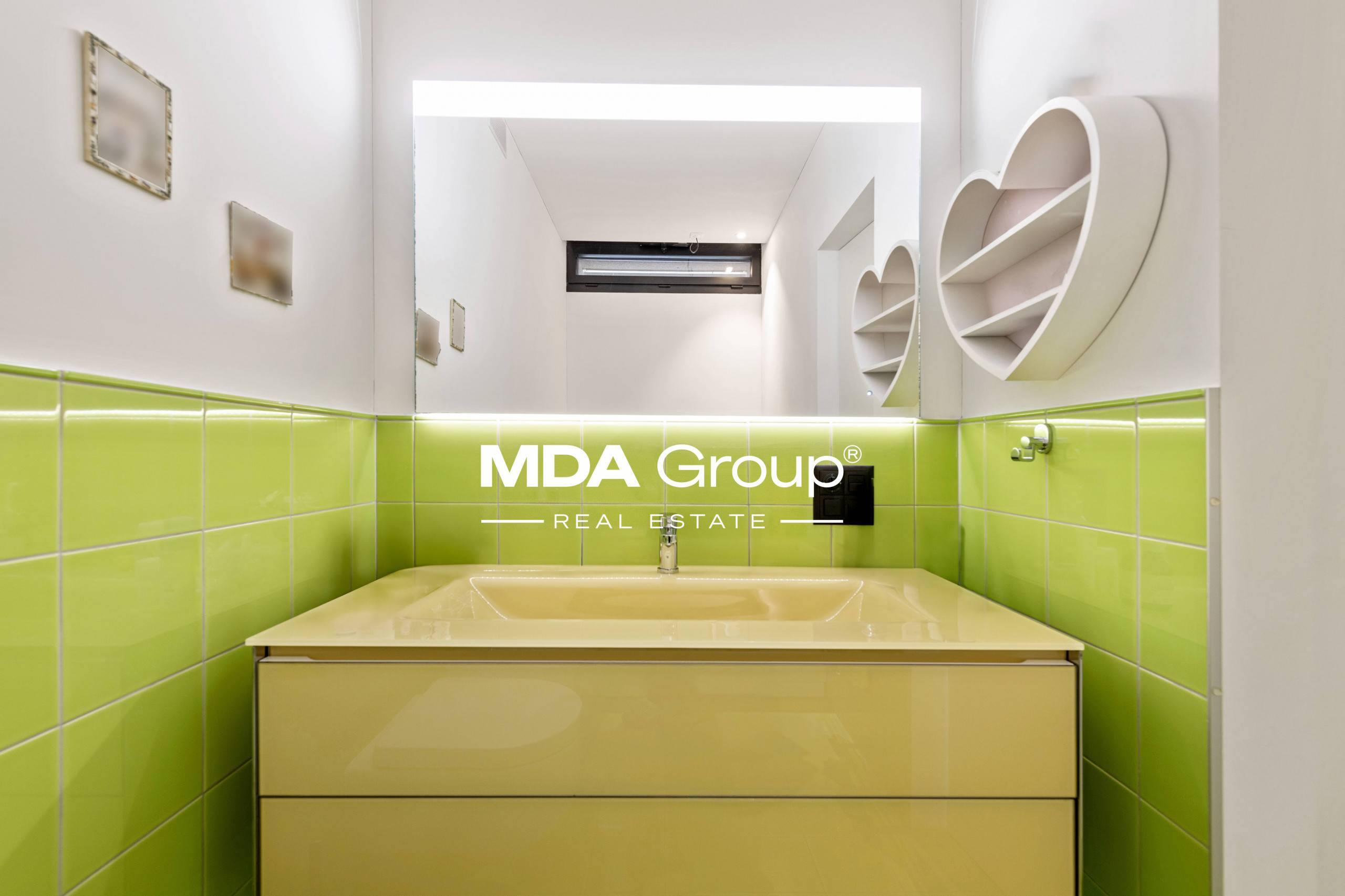 VILLA MODERNA CON PISCINA