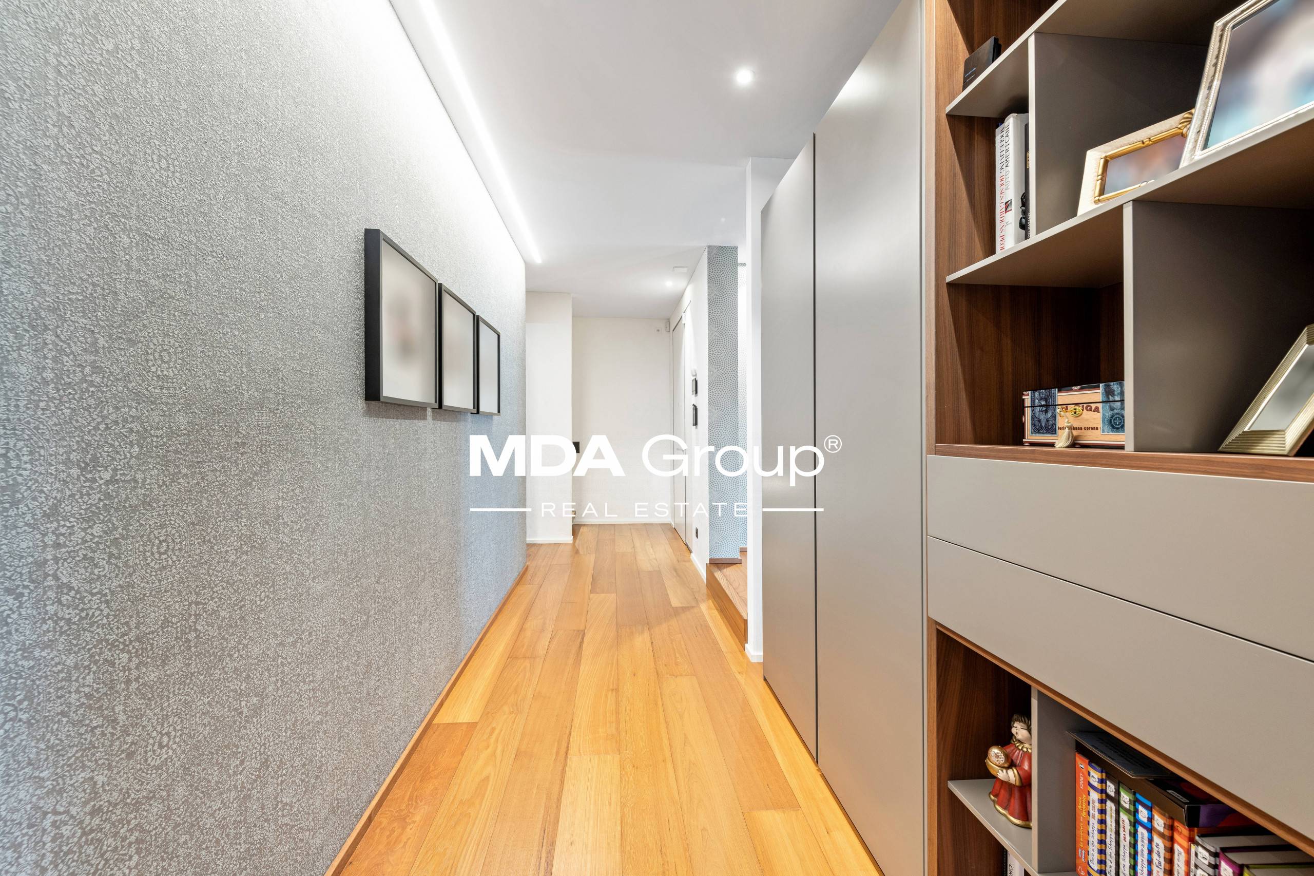 VILLA MODERNA CON PISCINA