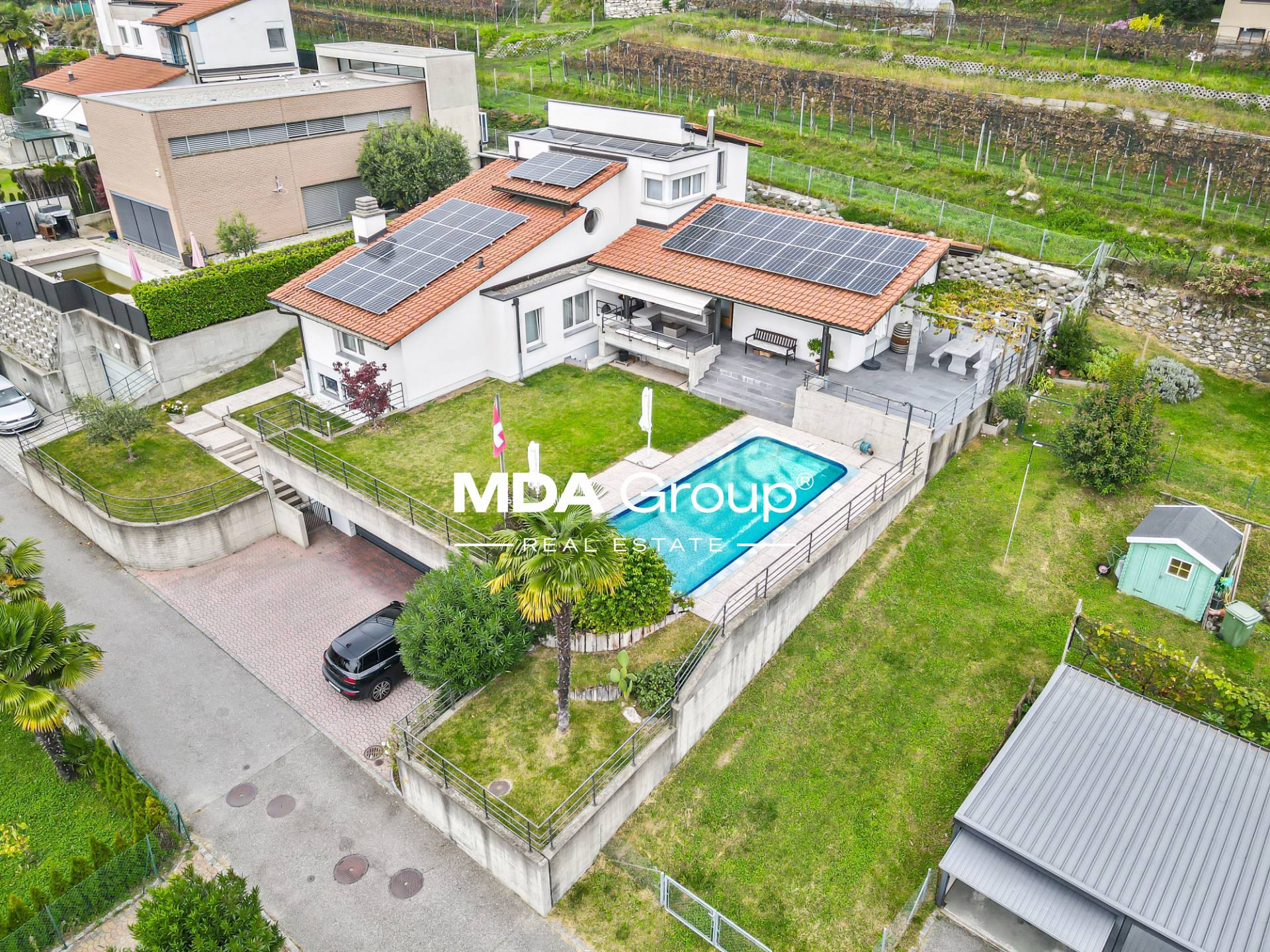 NATURE & CITY IN A VILLA
