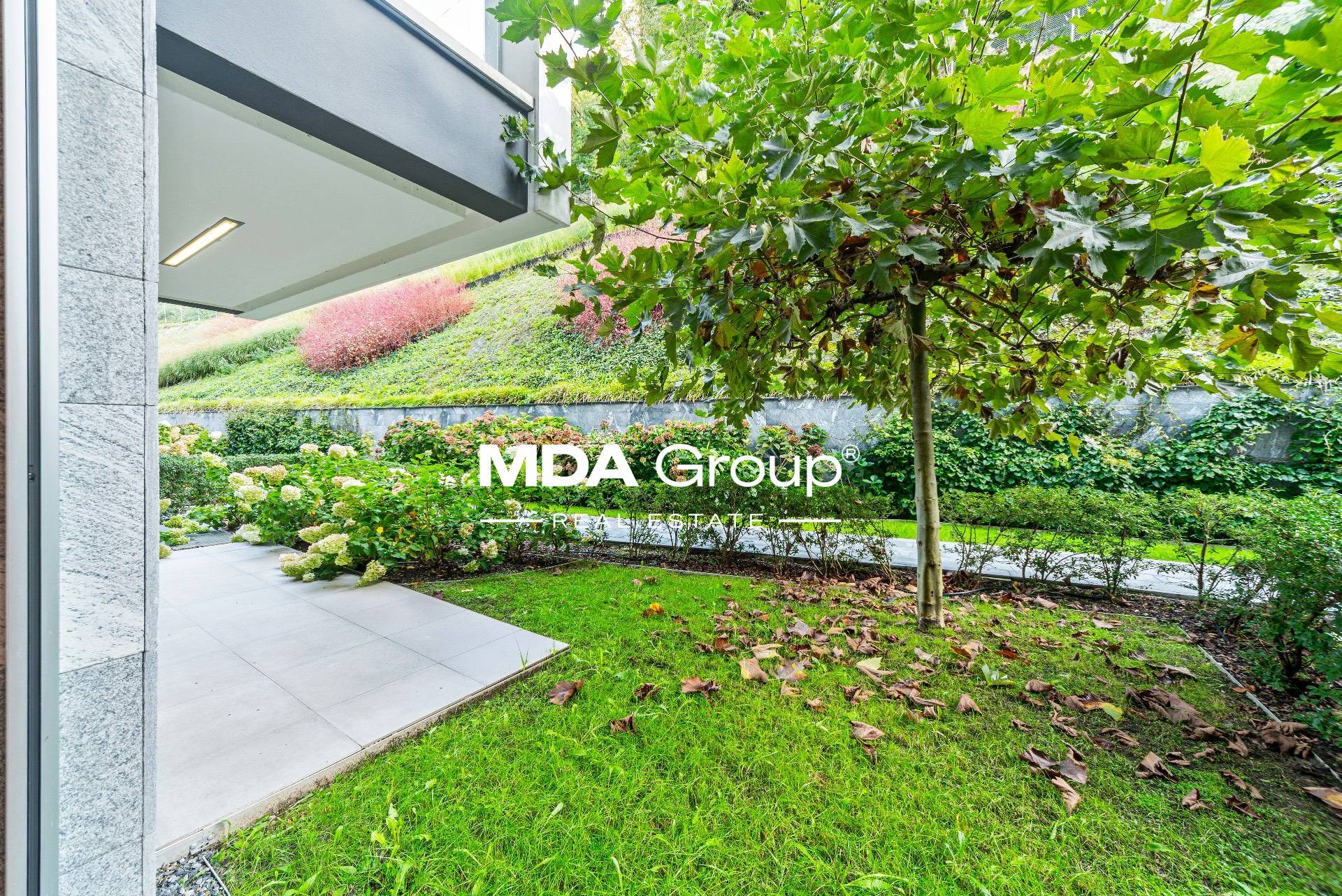 MAGNIFICO APPARTAMENTO CON GIARDINO IN ESCLUSIVO CONTESTO ALBERGHIERO