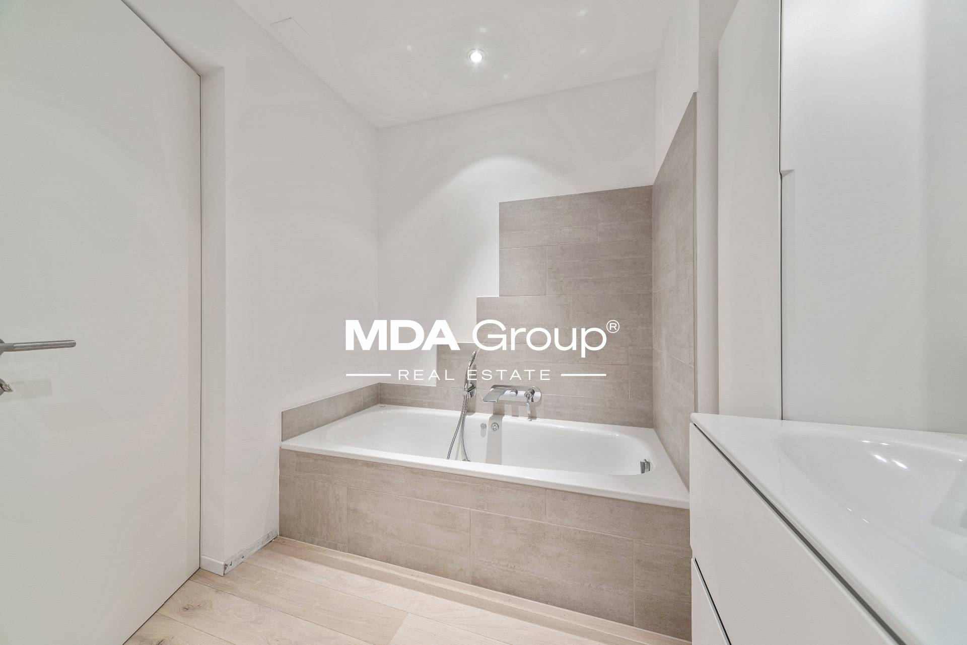 MAGNIFICO APPARTAMENTO CON GIARDINO IN ESCLUSIVO CONTESTO ALBERGHIERO