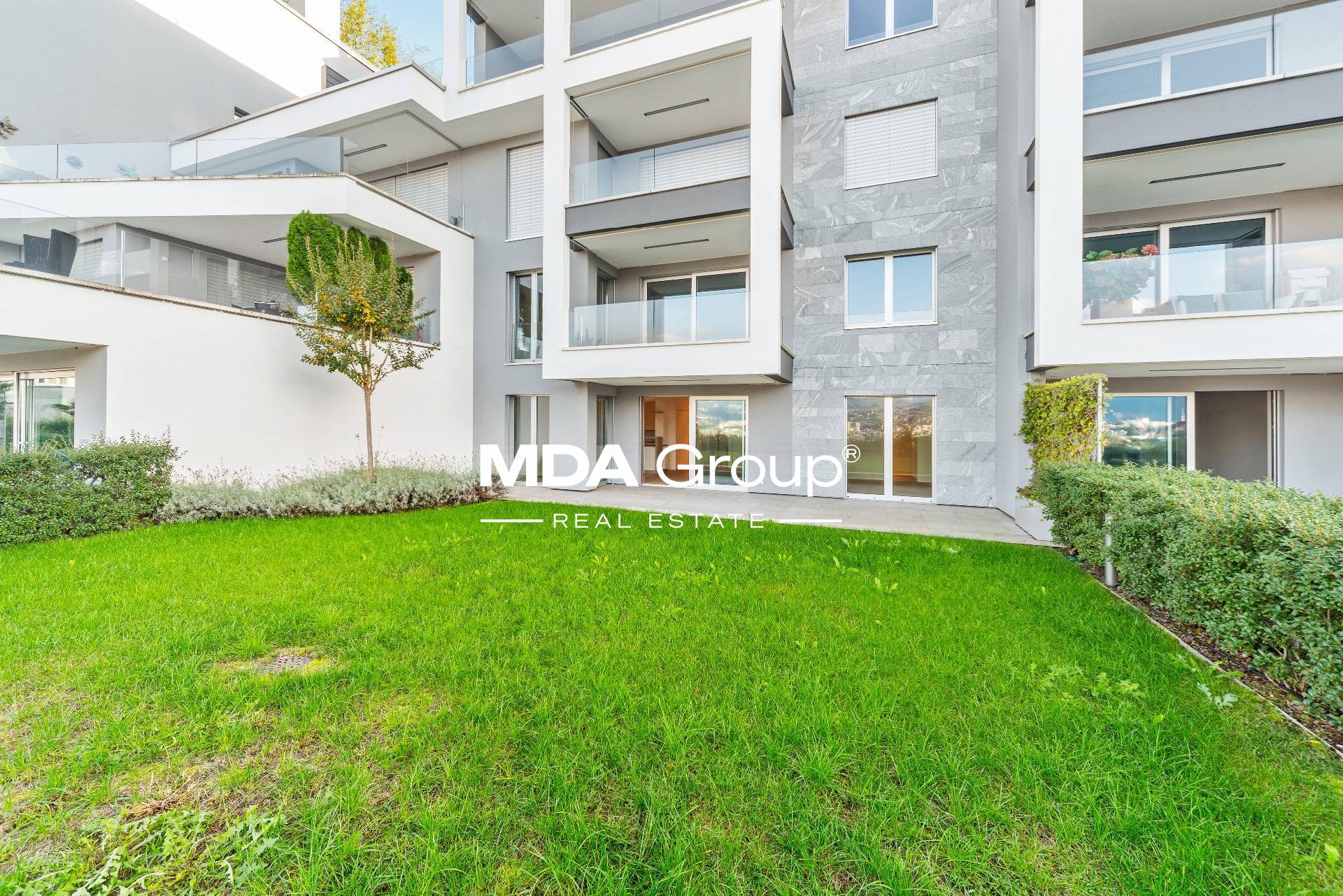 MAGNIFICO APPARTAMENTO CON GIARDINO IN ESCLUSIVO CONTESTO ALBERGHIERO