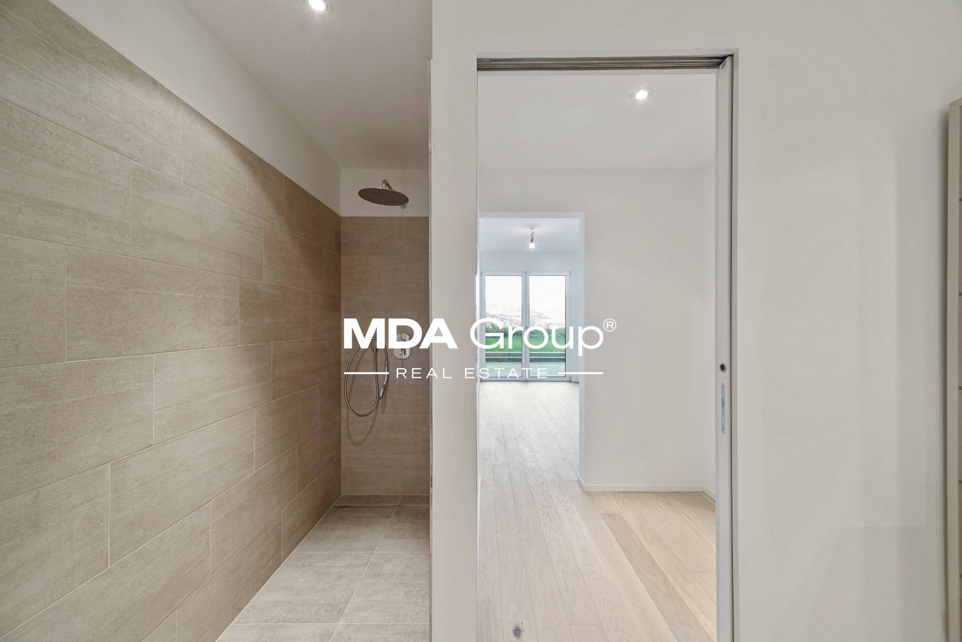 MAGNIFICO APPARTAMENTO CON GIARDINO IN ESCLUSIVO CONTESTO ALBERGHIERO