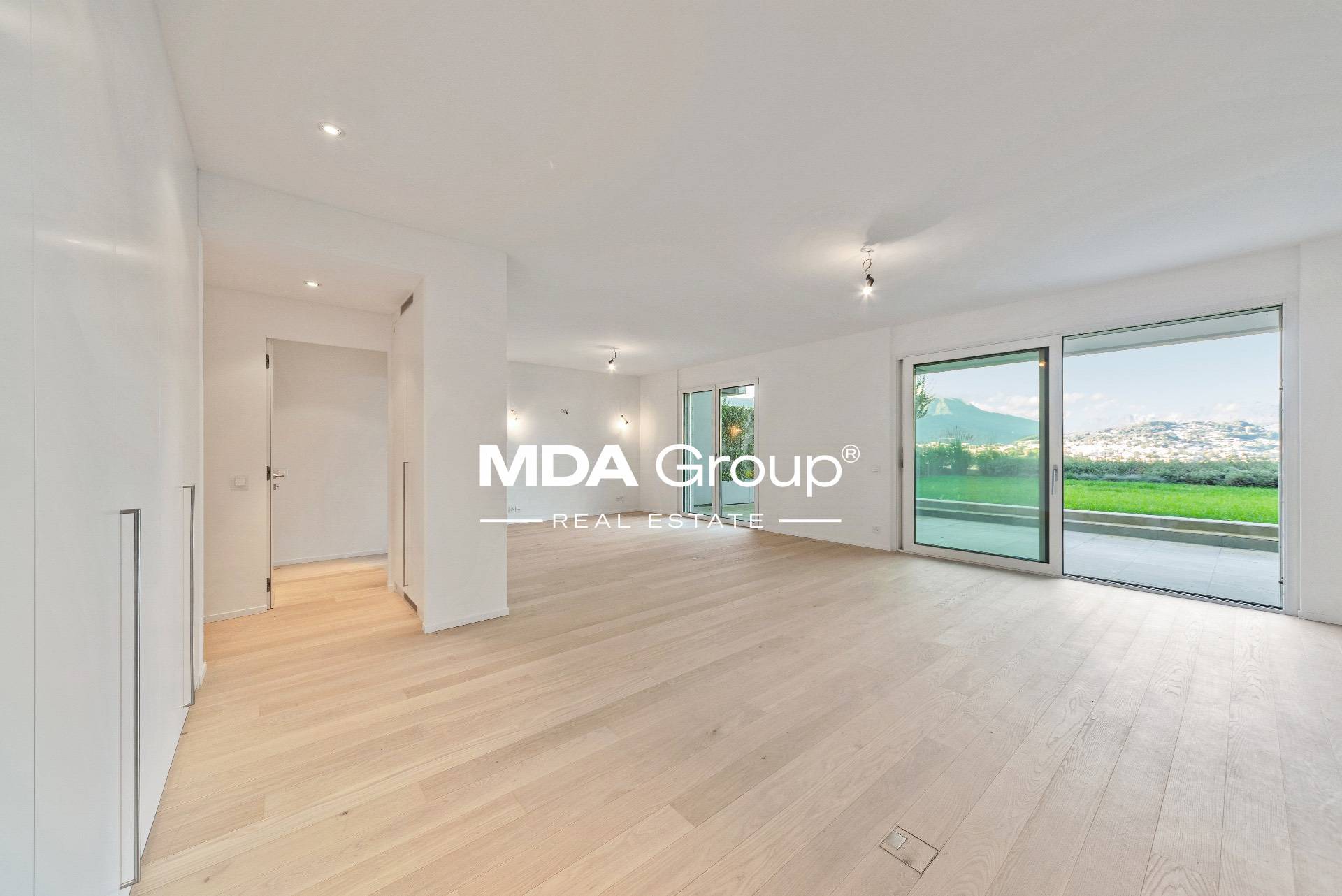 MAGNIFICO APPARTAMENTO CON GIARDINO IN ESCLUSIVO CONTESTO ALBERGHIERO