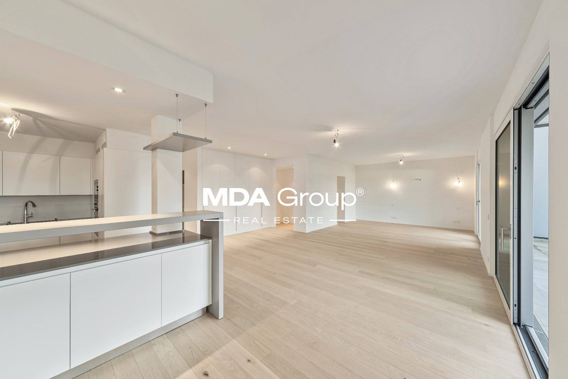 MAGNIFICO APPARTAMENTO CON GIARDINO IN ESCLUSIVO CONTESTO ALBERGHIERO