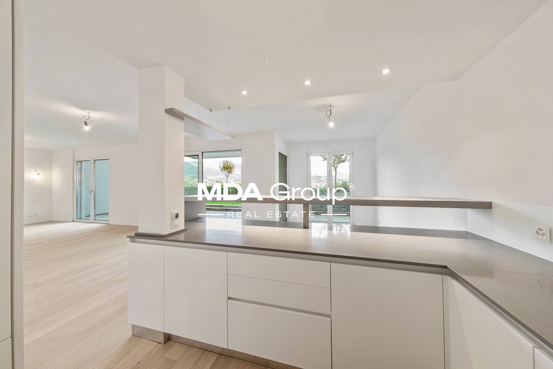 MAGNIFICO APPARTAMENTO CON GIARDINO IN ESCLUSIVO CONTESTO ALBERGHIERO