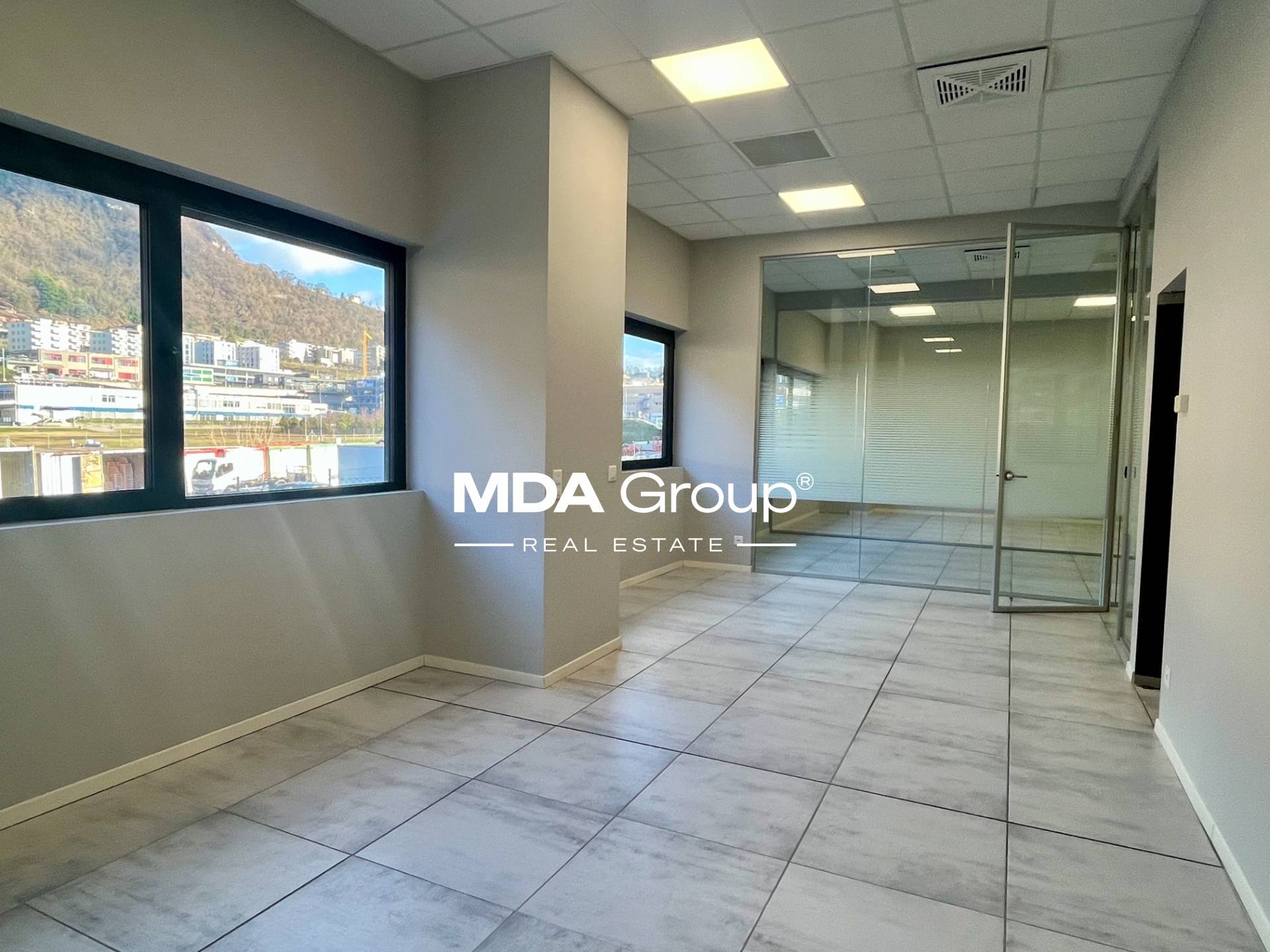 STYLISH OFFICE  IN TOP LOCATION!