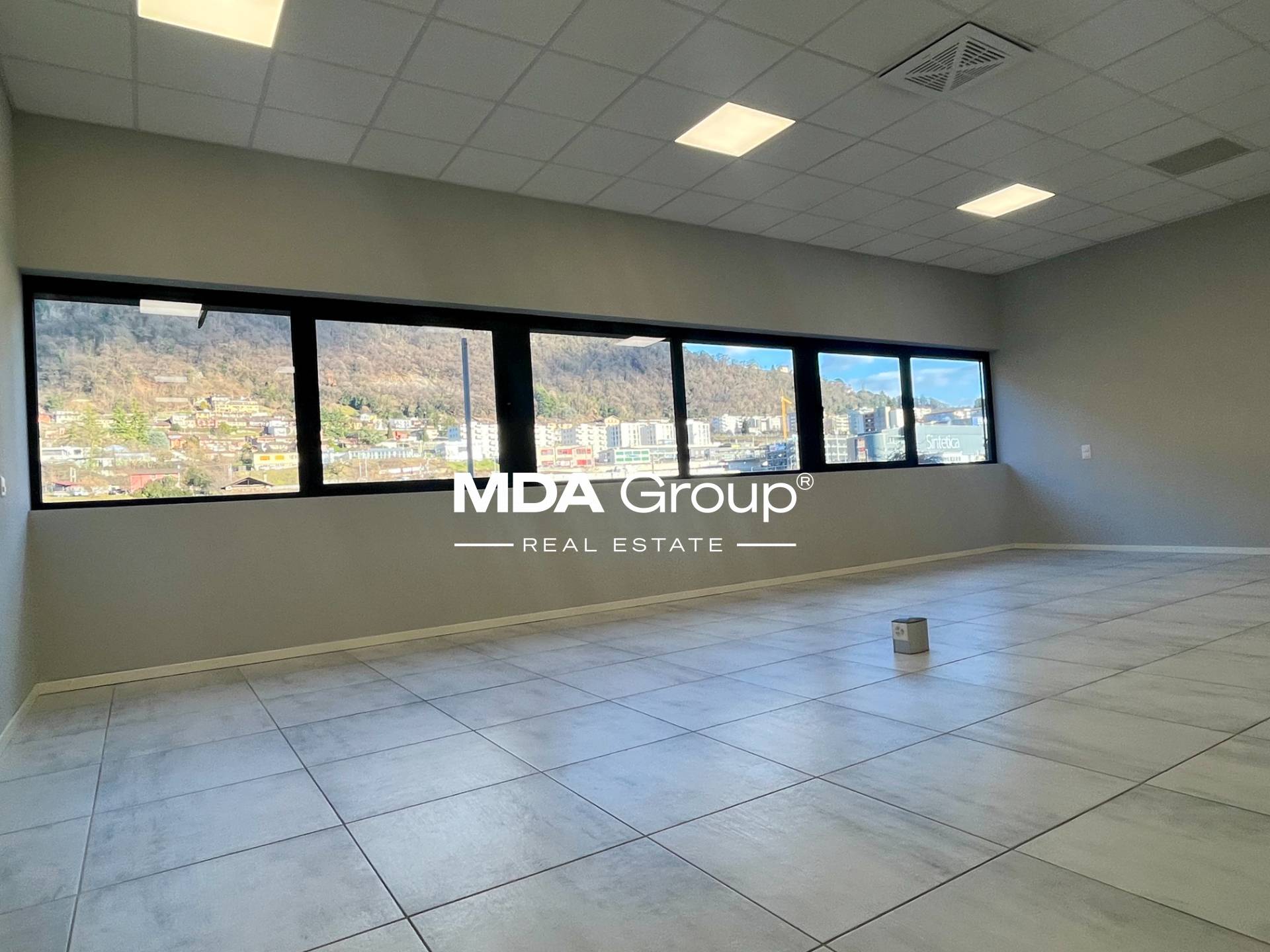 STYLISH OFFICE  IN TOP LOCATION!