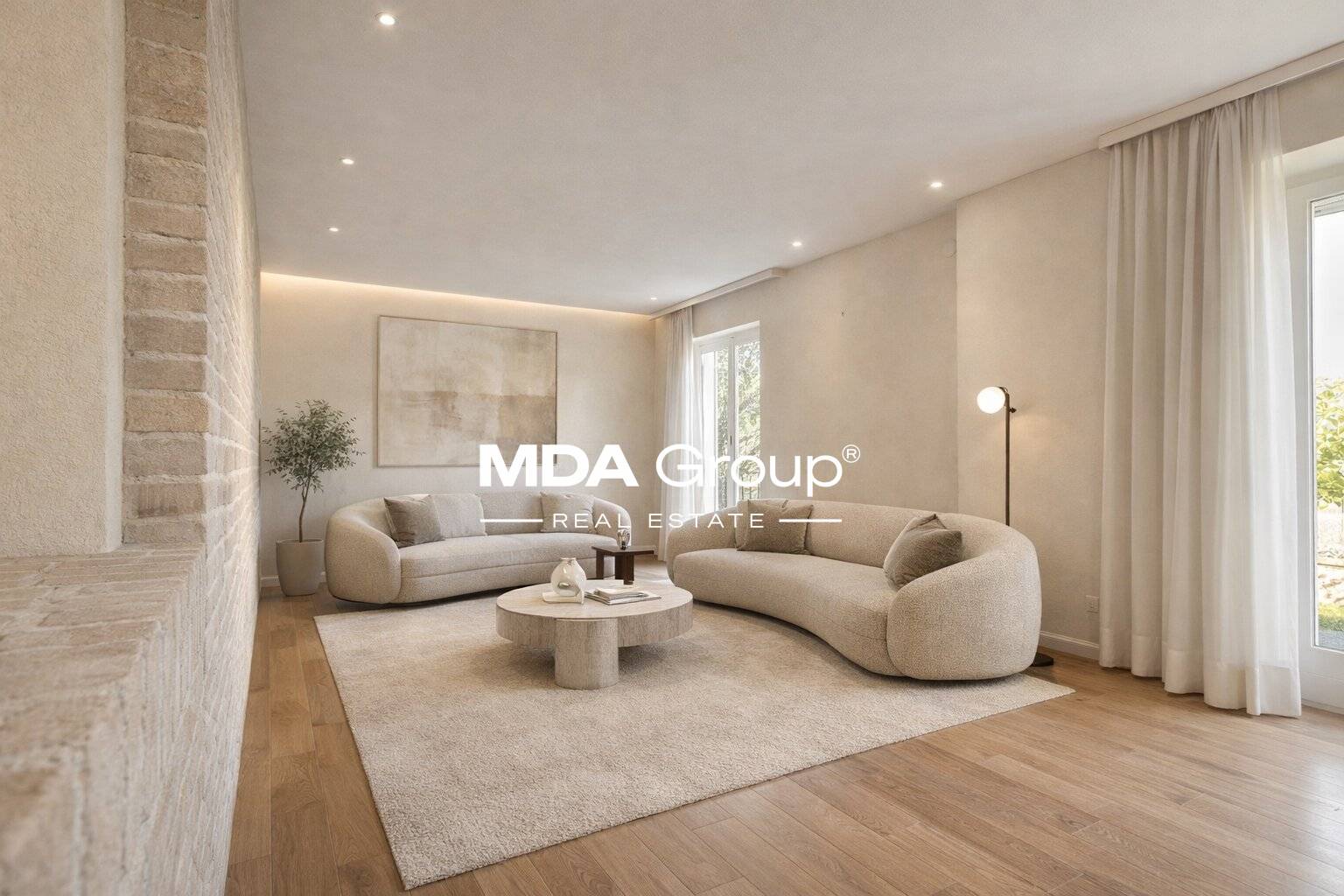 VILLA WITH INTERESTING POTENTIAL