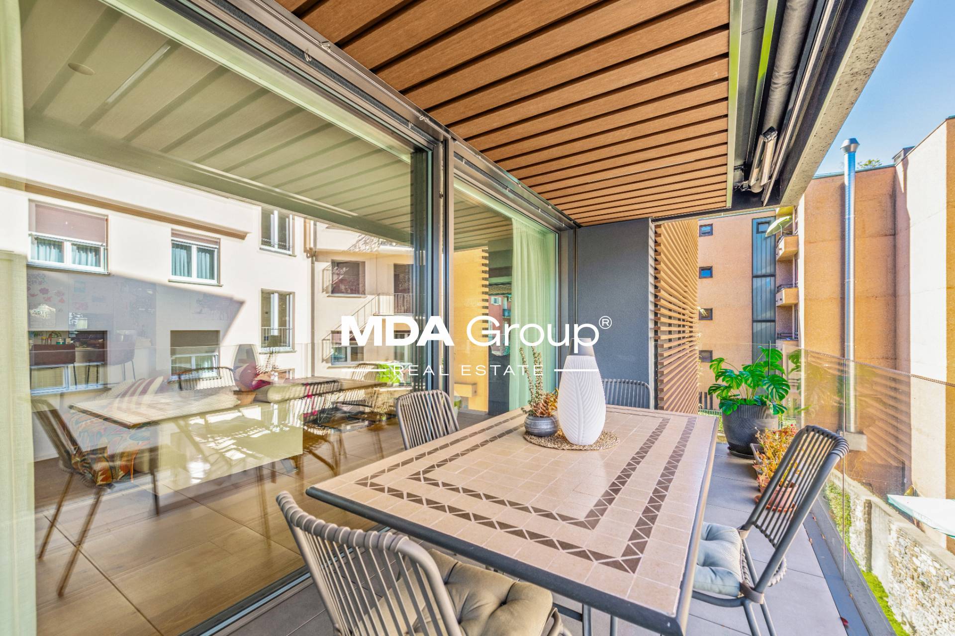 MODERNITÀ A DUE PASSI DAL LAGO