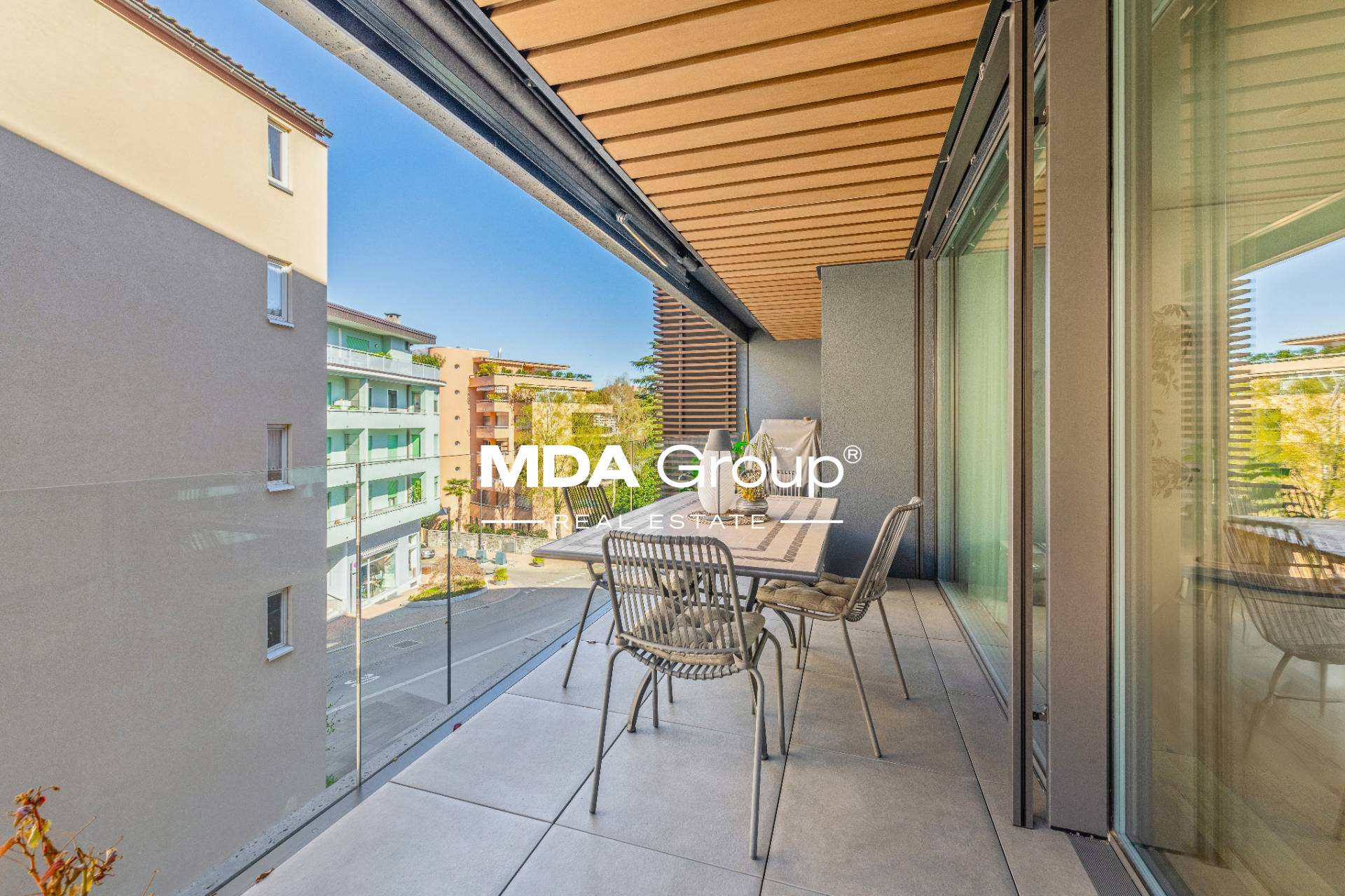 MODERNITÀ A DUE PASSI DAL LAGO