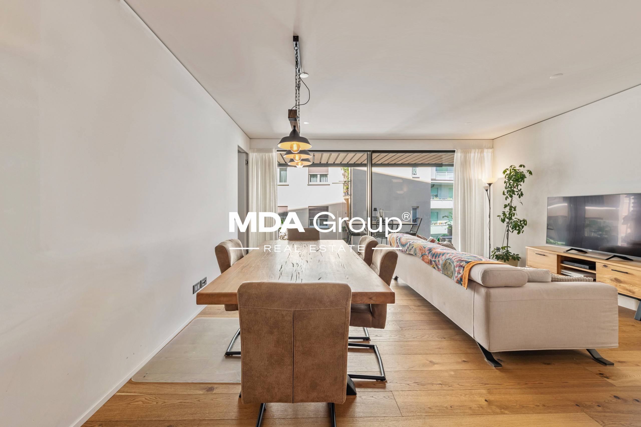 MODERNITÀ A DUE PASSI DAL LAGO