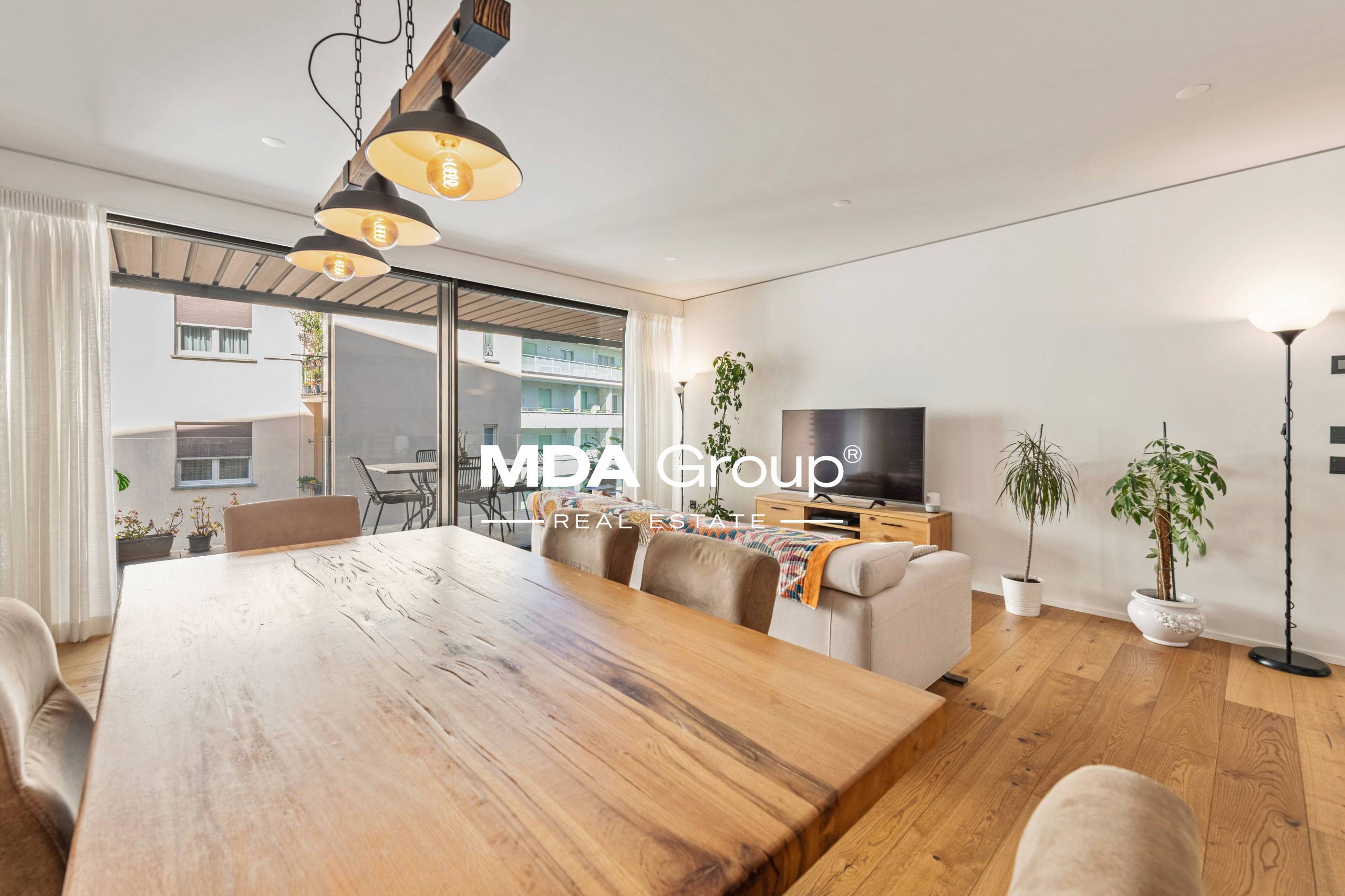 MODERNITÀ A DUE PASSI DAL LAGO