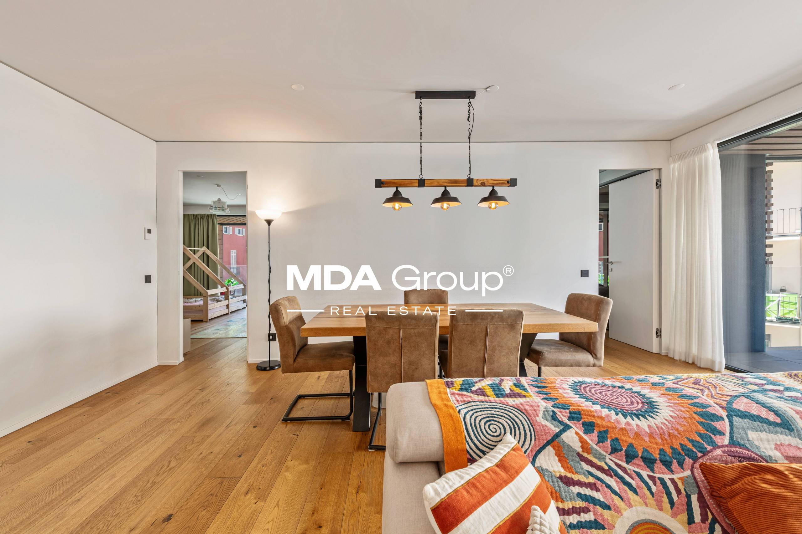 MODERNITÀ A DUE PASSI DAL LAGO