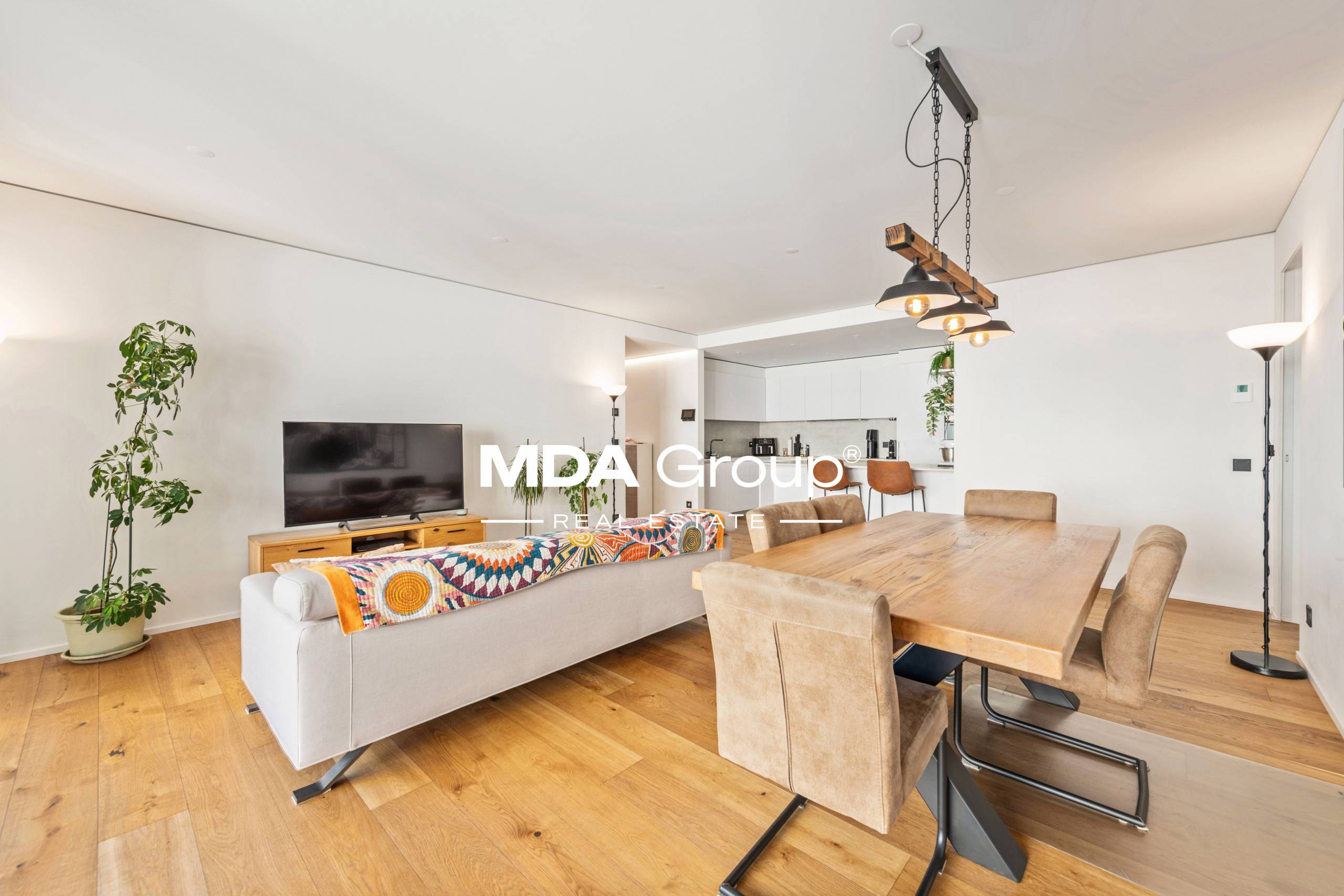 MODERNITÀ A DUE PASSI DAL LAGO