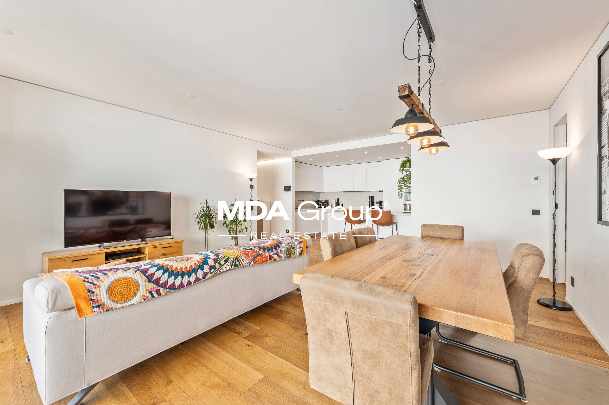 MODERNITÀ A DUE PASSI DAL LAGO