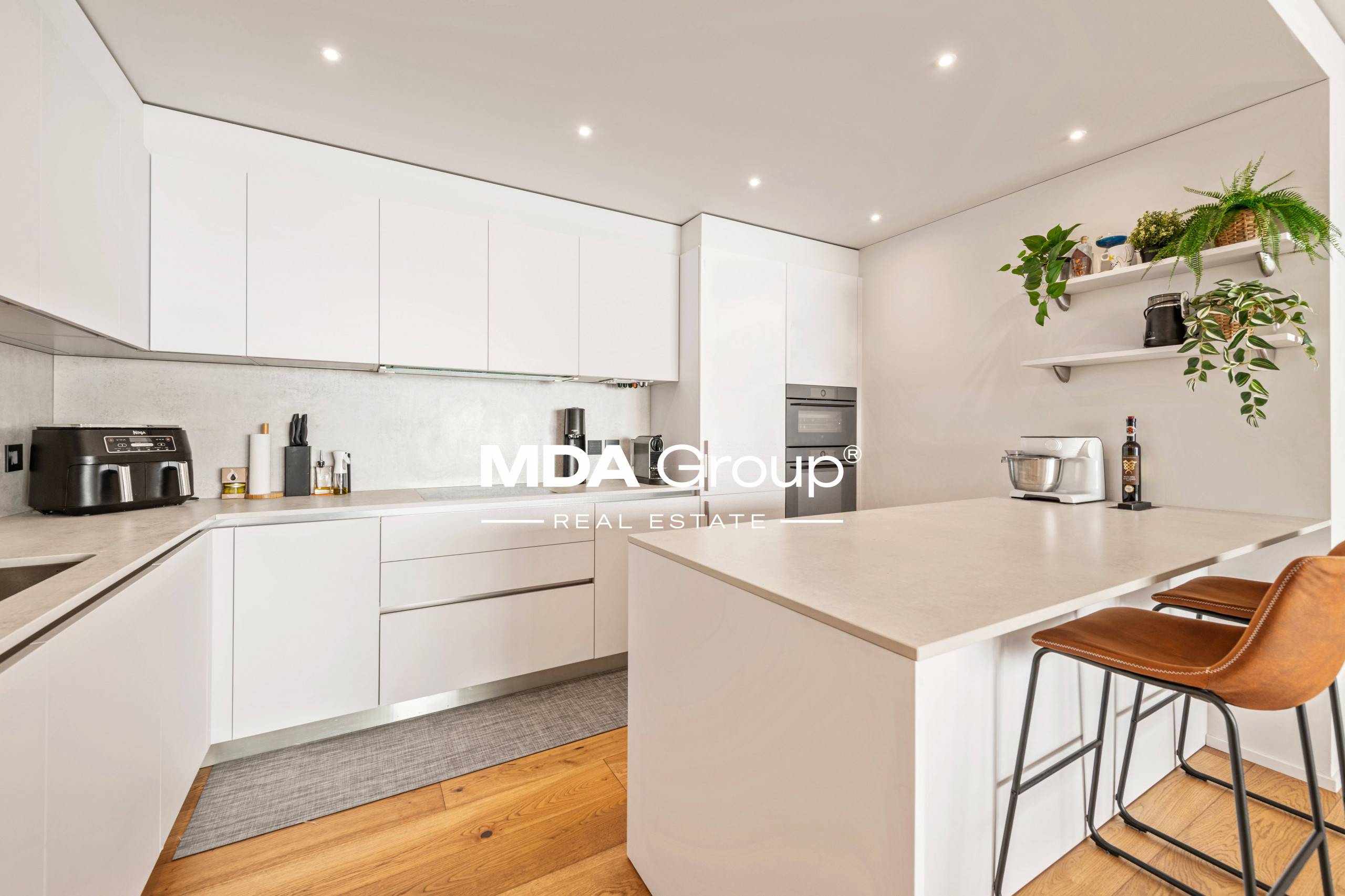 MODERNITÀ A DUE PASSI DAL LAGO