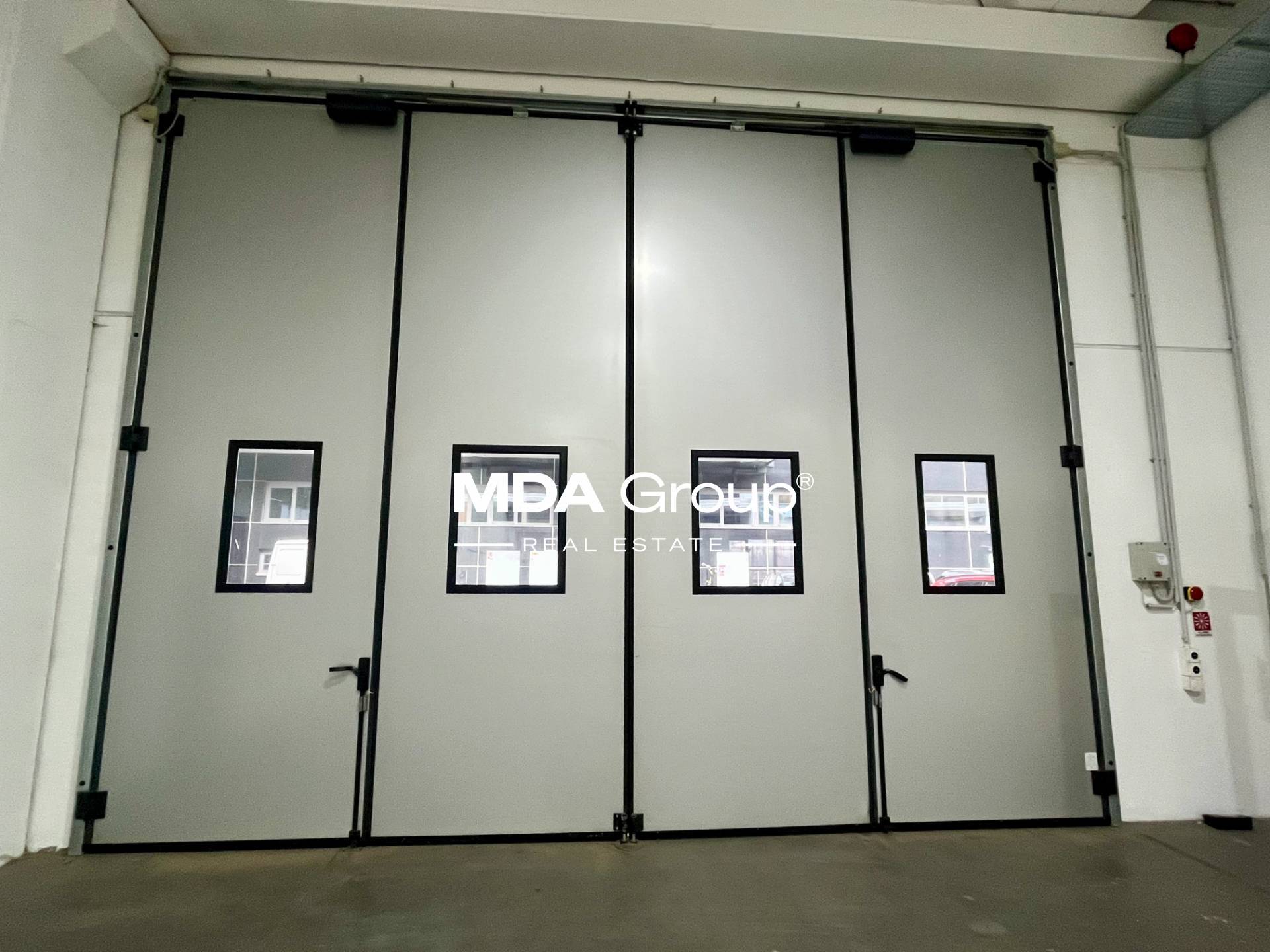 MODERN INDUSTRIAL SURFACE WITH OFFICES AND WAREHOUSE