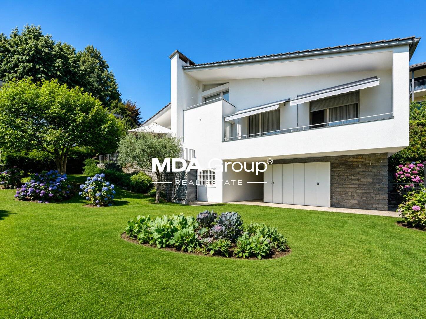 HOUSE WITH DEVELOPMENT POTENTIAL!
