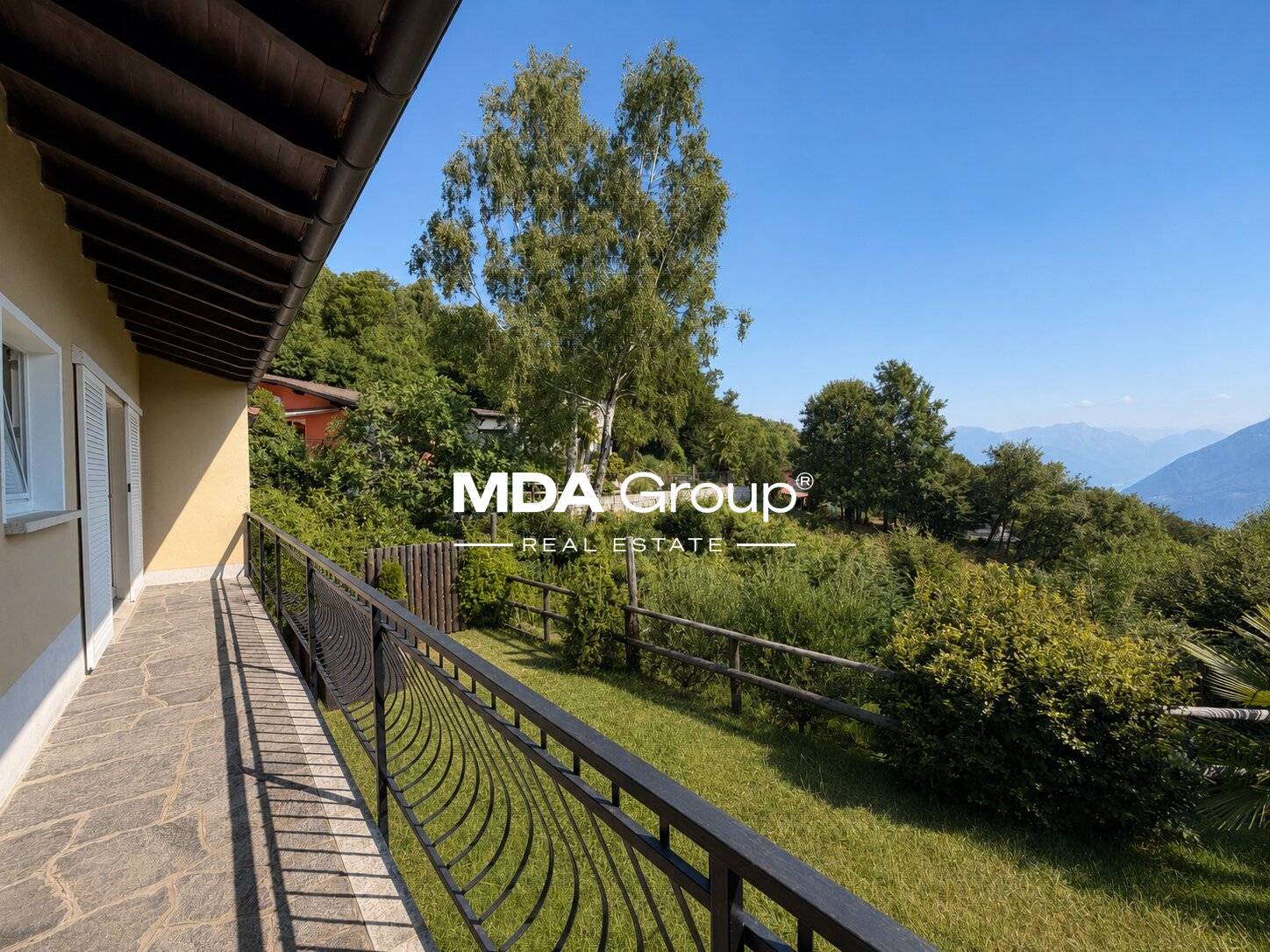 SOLEGGIATA CASA SINGOLA CON GIARDINO, CARONA