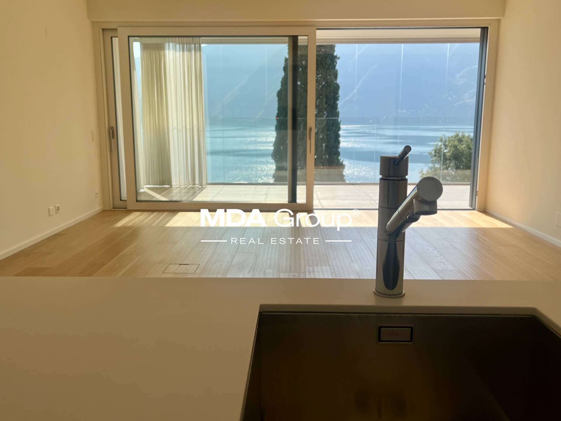 LAKEFRONT PRESTIGE