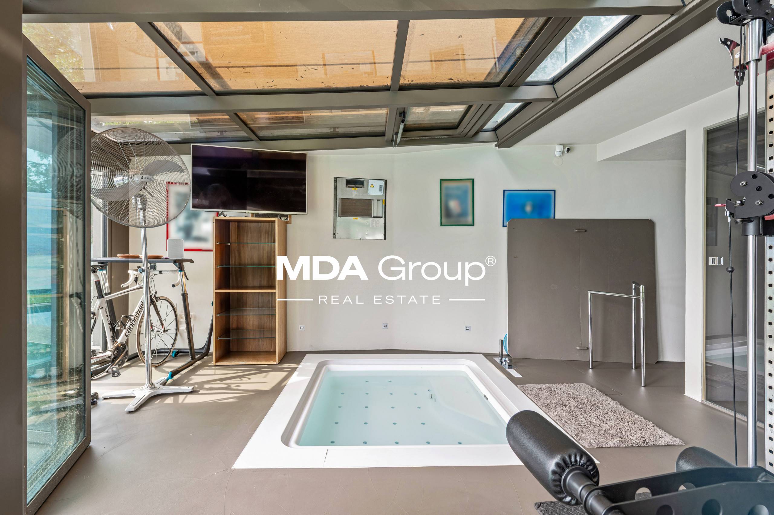 VILLA WITH POOL AND PRIVATE SPA