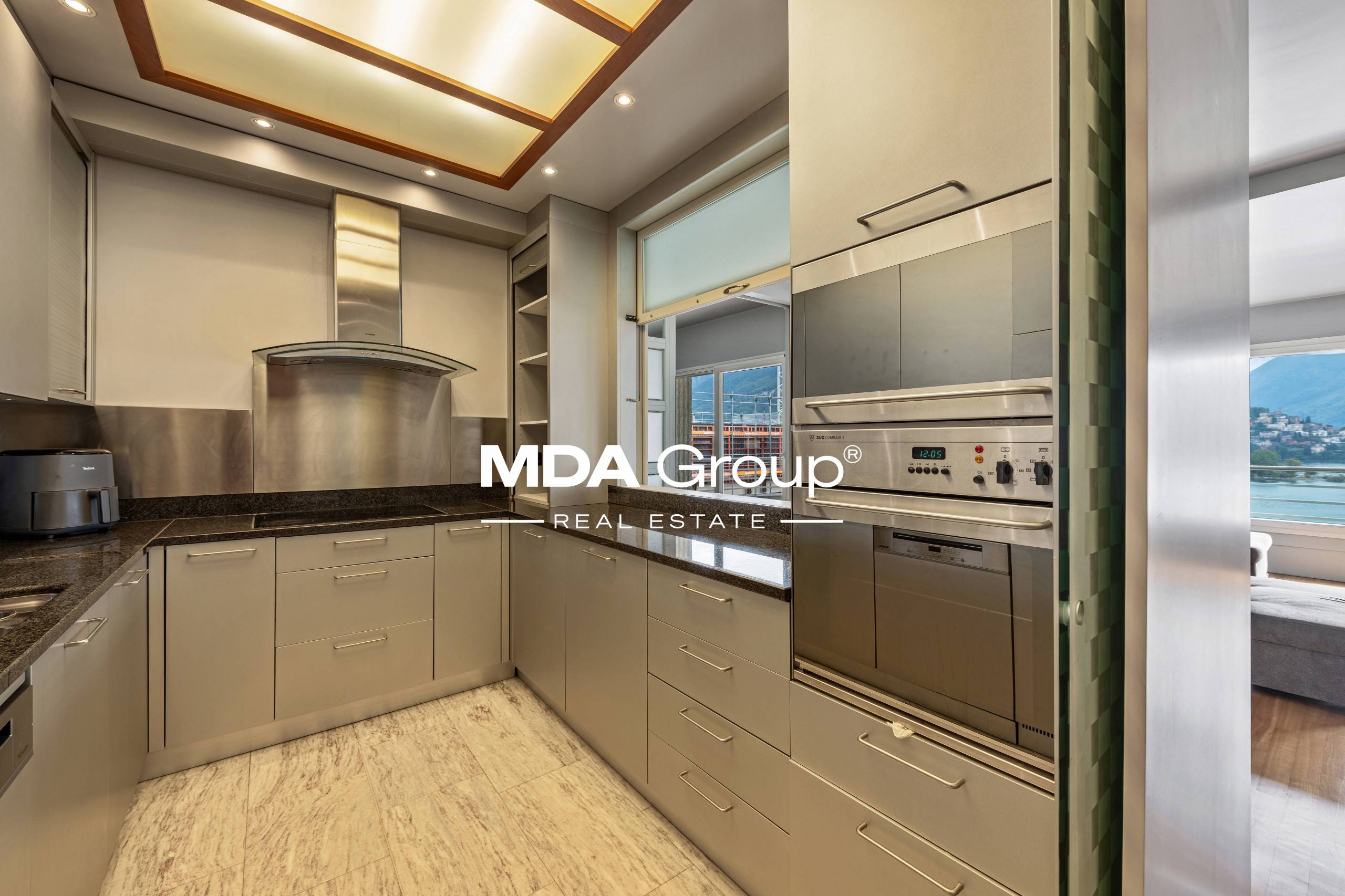 4 locali centrale con vista lago