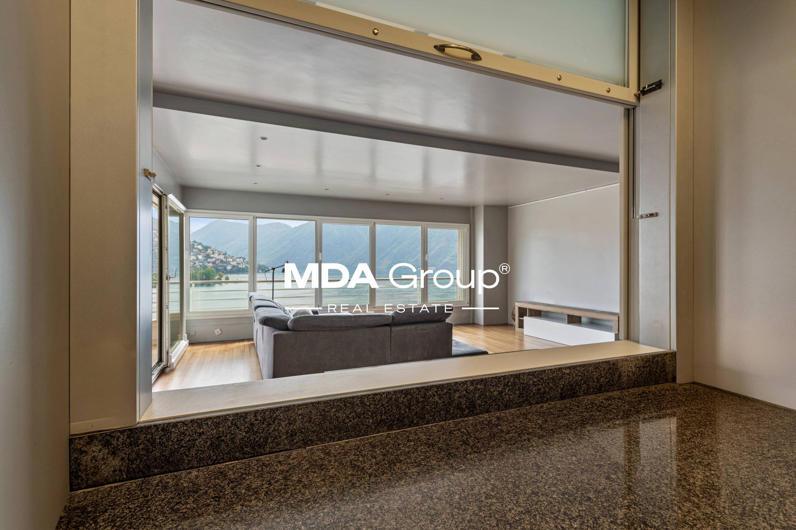 4 locali centrale con vista lago