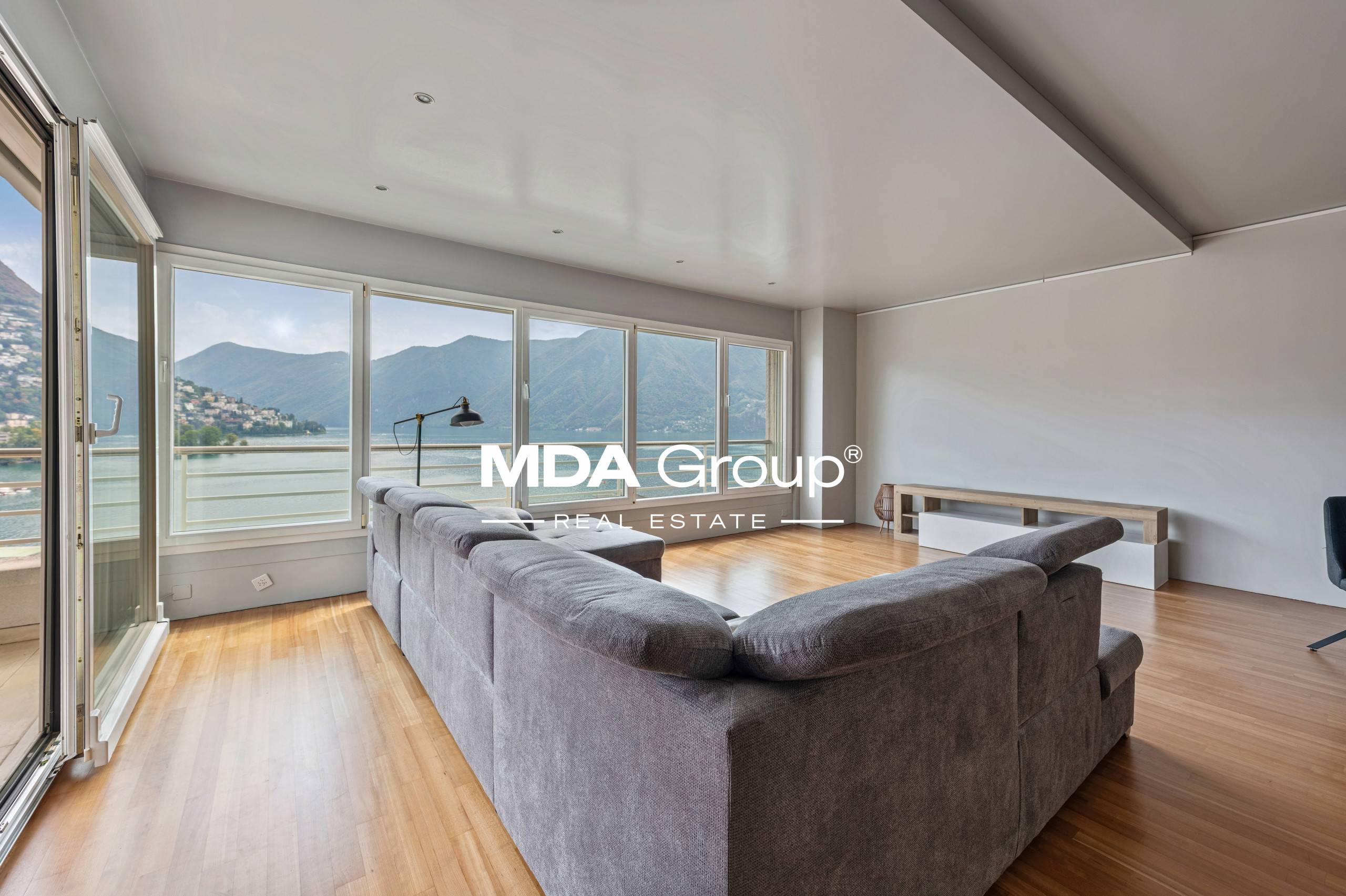 4 locali centrale con vista lago